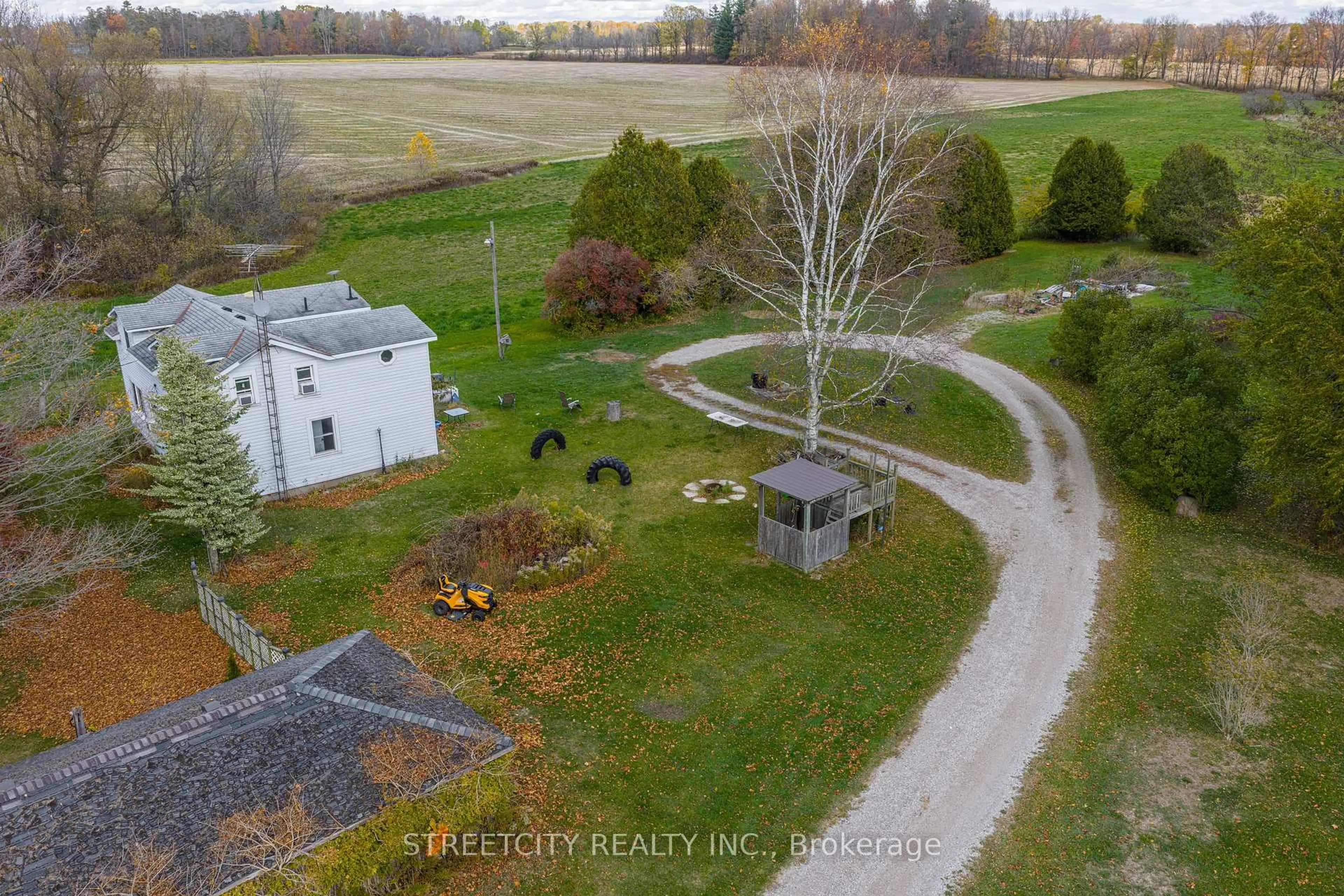 A pic from outside/outdoor area/front of a property/back of a property/a pic from drone, unknown for 9238 Sandytown Rd, Bayham Ontario N0J 1H0