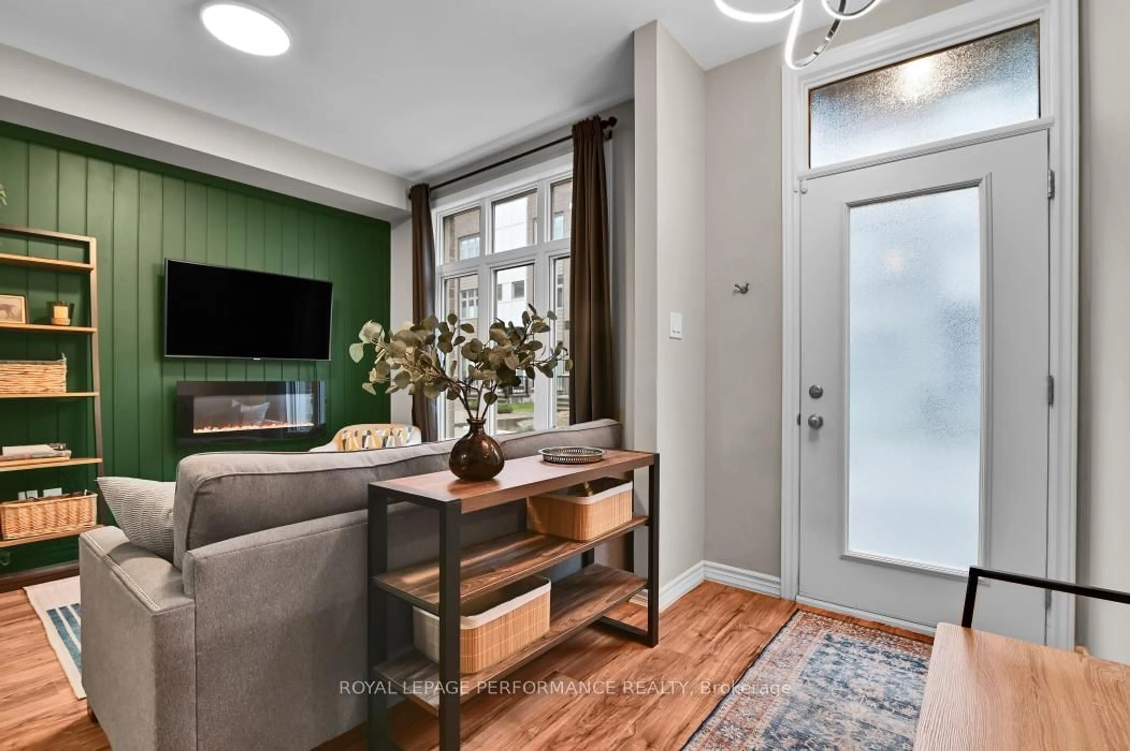 Indoor entryway for 215 Makadewa Private, Ottawa Ontario K1K 4Z9