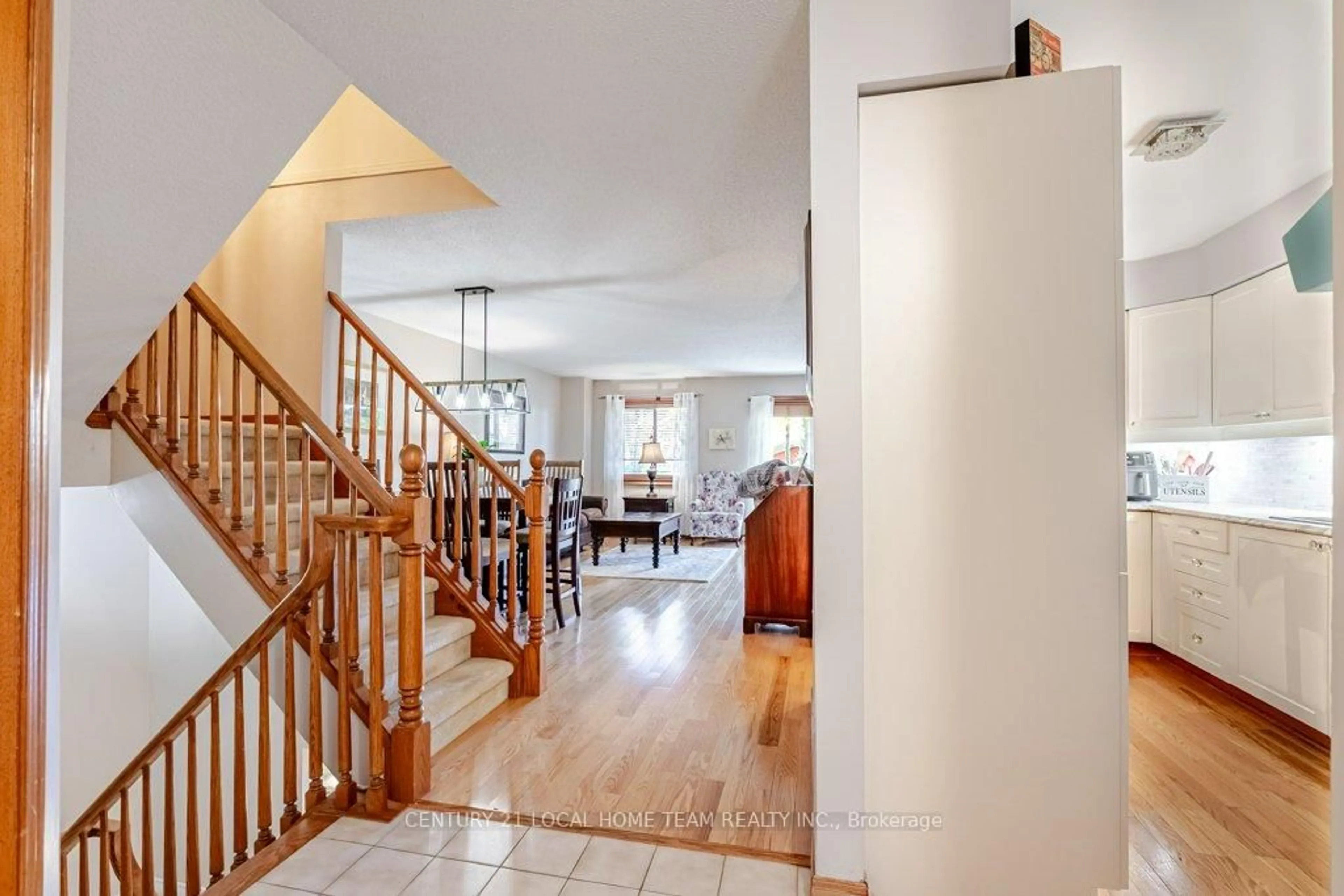 Indoor foyer for 70 Glenroy Rd #7, London South Ontario N5Z 4W9