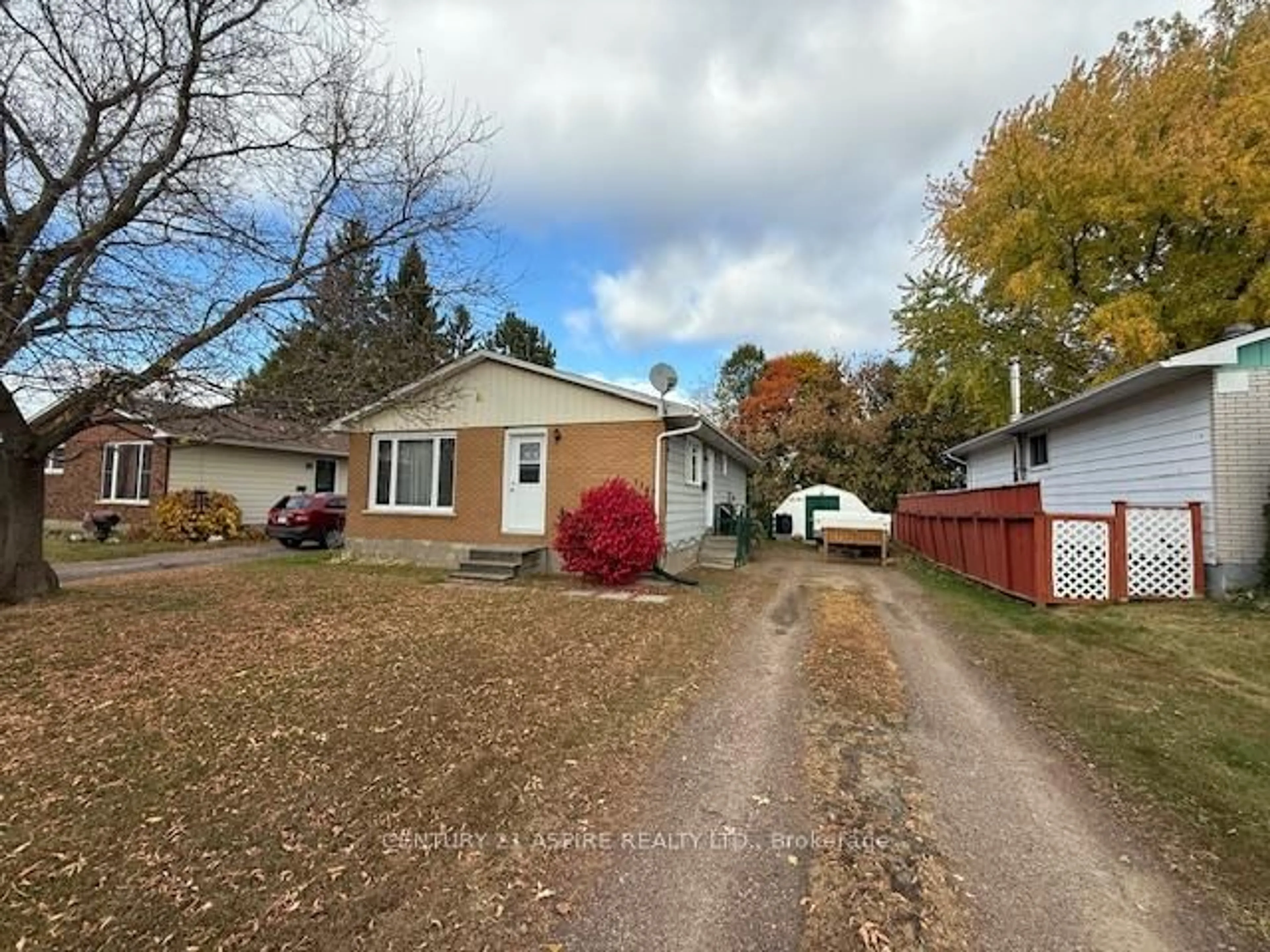 A pic from outside/outdoor area/front of a property/back of a property/a pic from drone, street for 1147 Boundary Rd, Pembroke Ontario K8A 7T9