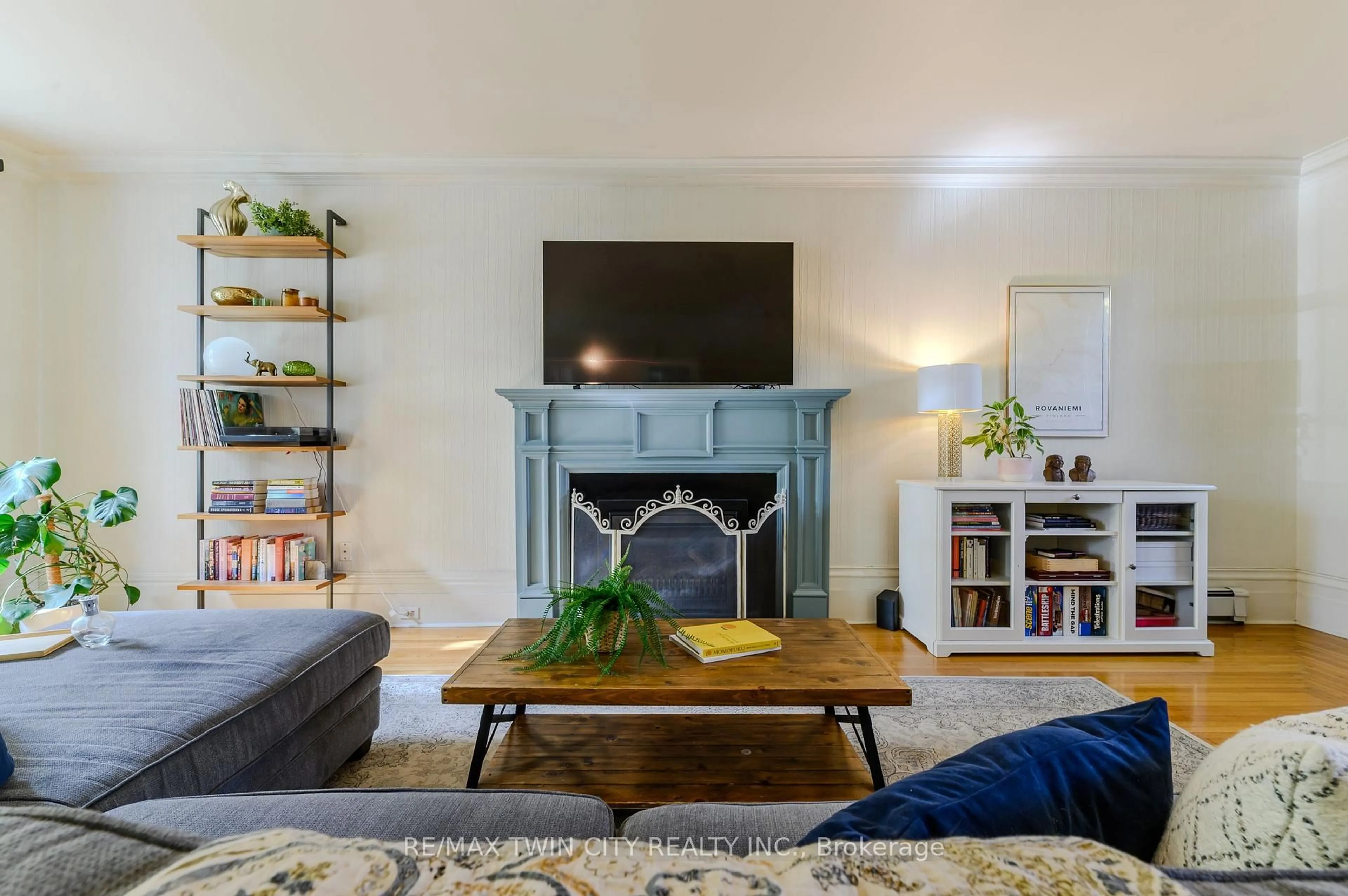 Living room with furniture, unknown for 35 Egerton St, Brantford Ontario N3T 4L4