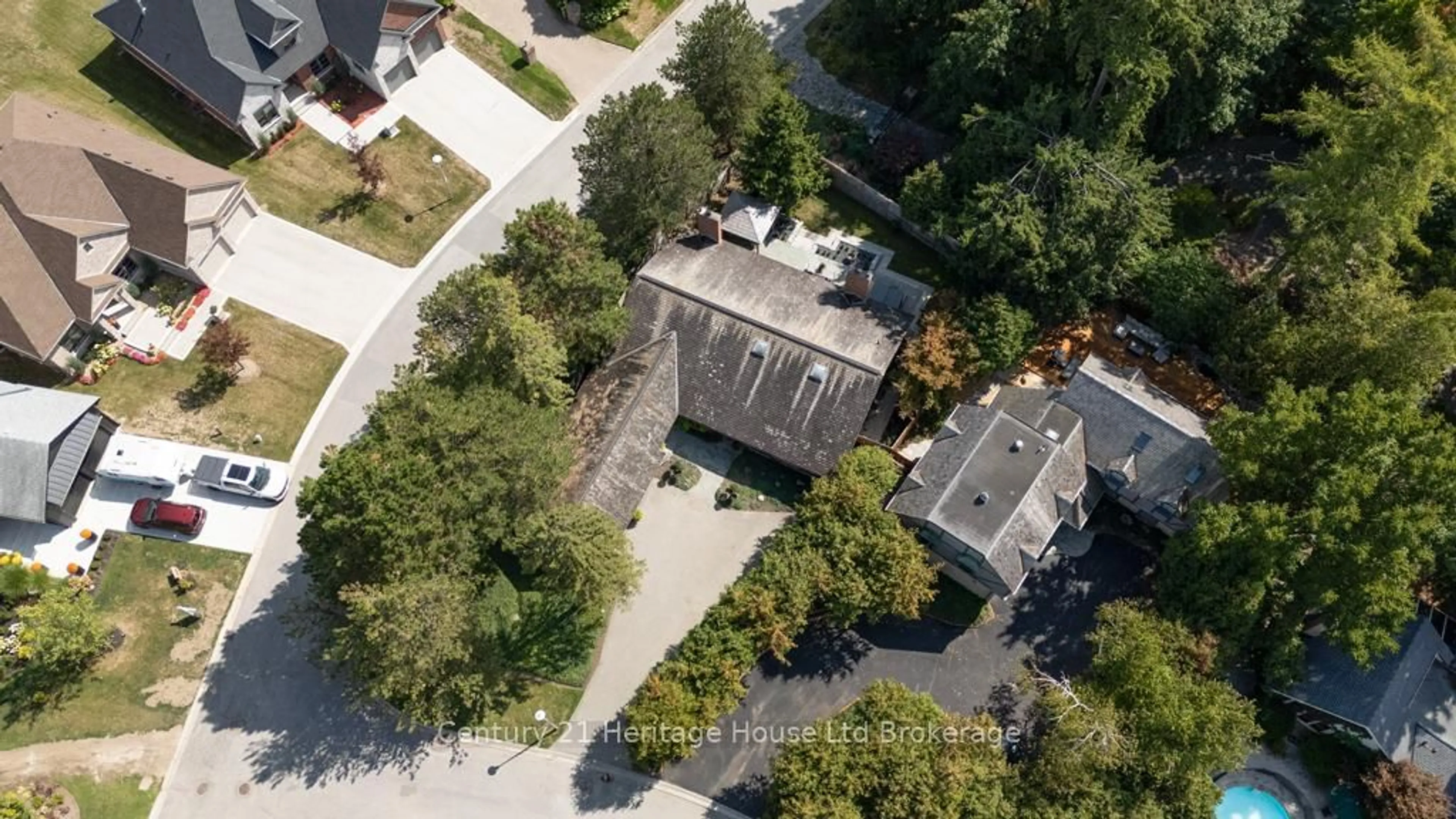 A pic from outside/outdoor area/front of a property/back of a property/a pic from drone, street for 8 Tallwood Circ, London North Ontario N5X 2S1