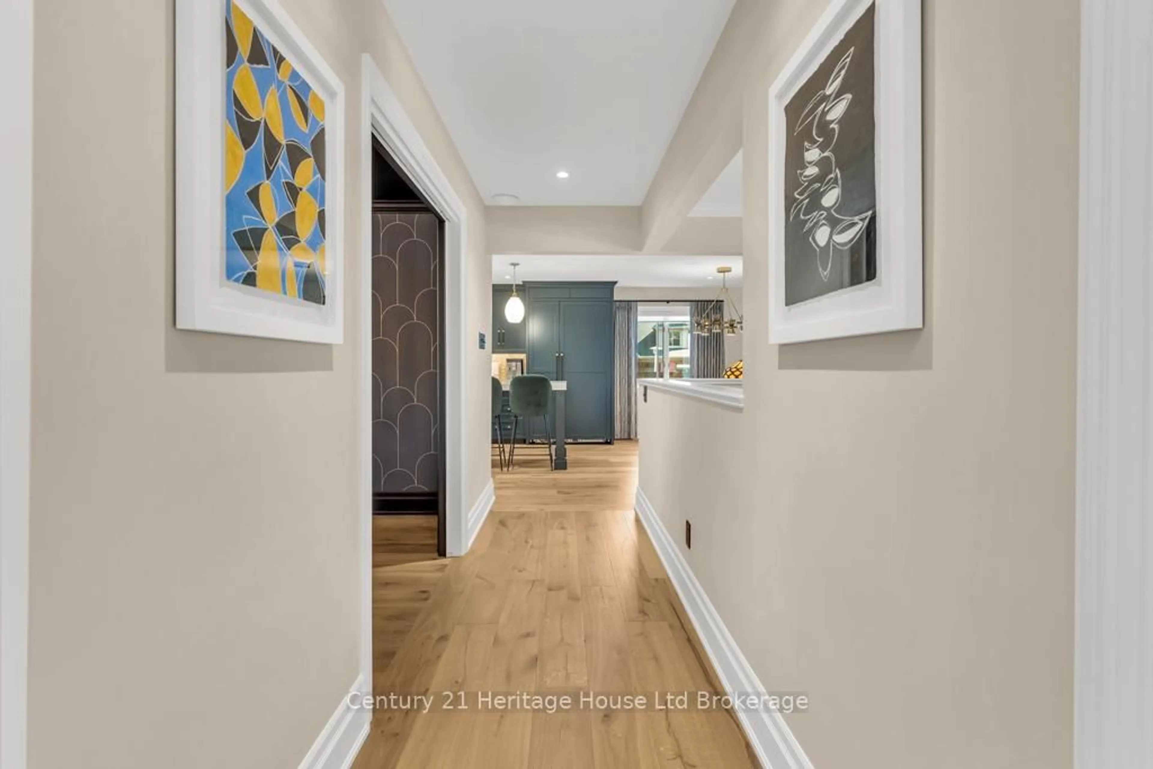 Indoor entryway for 8 Tallwood Circ, London North Ontario N5X 2S1