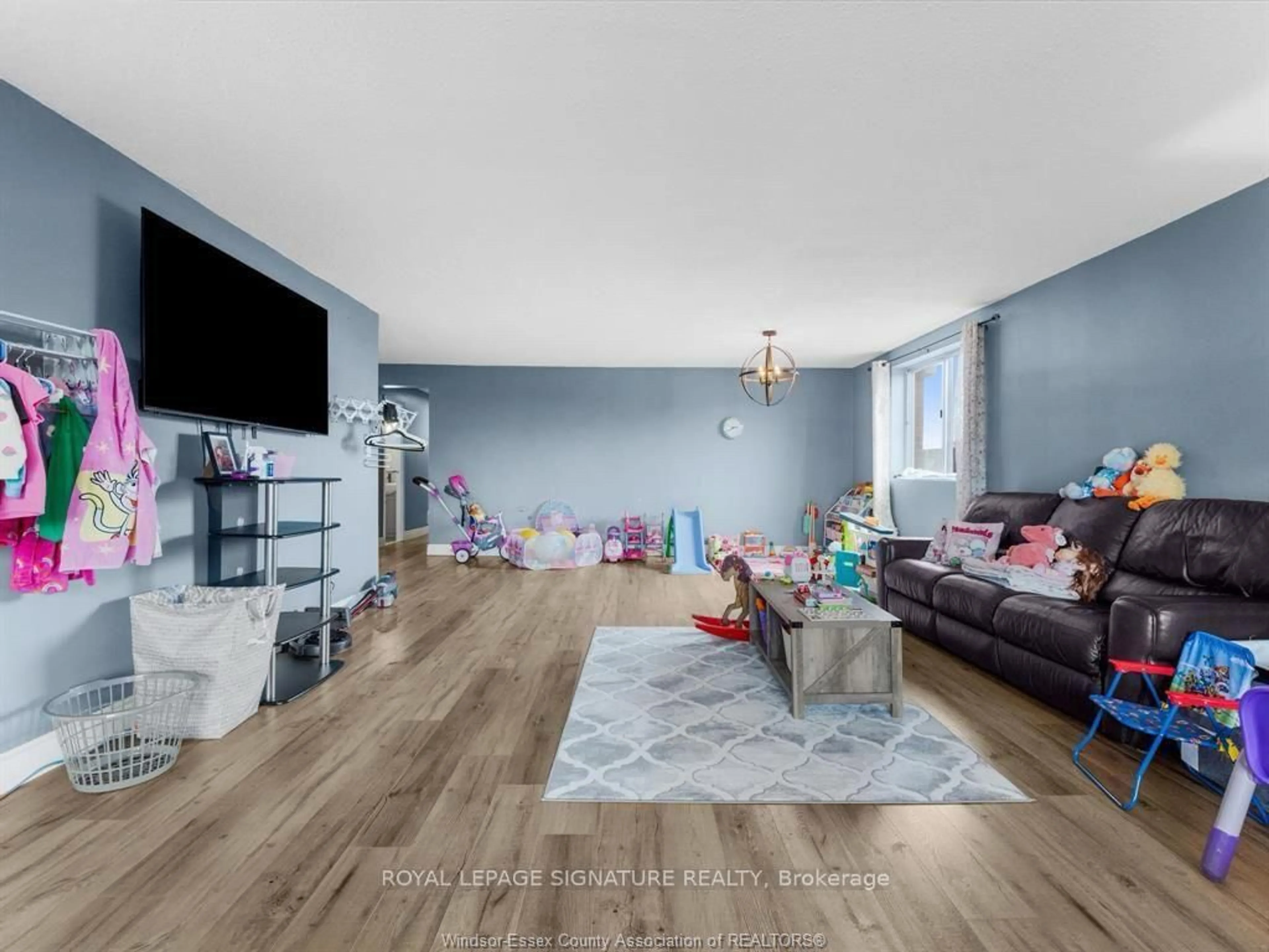 Living room with furniture, unknown for 3936 Wyandotte St #503, Windsor Ontario N8Y 4V1