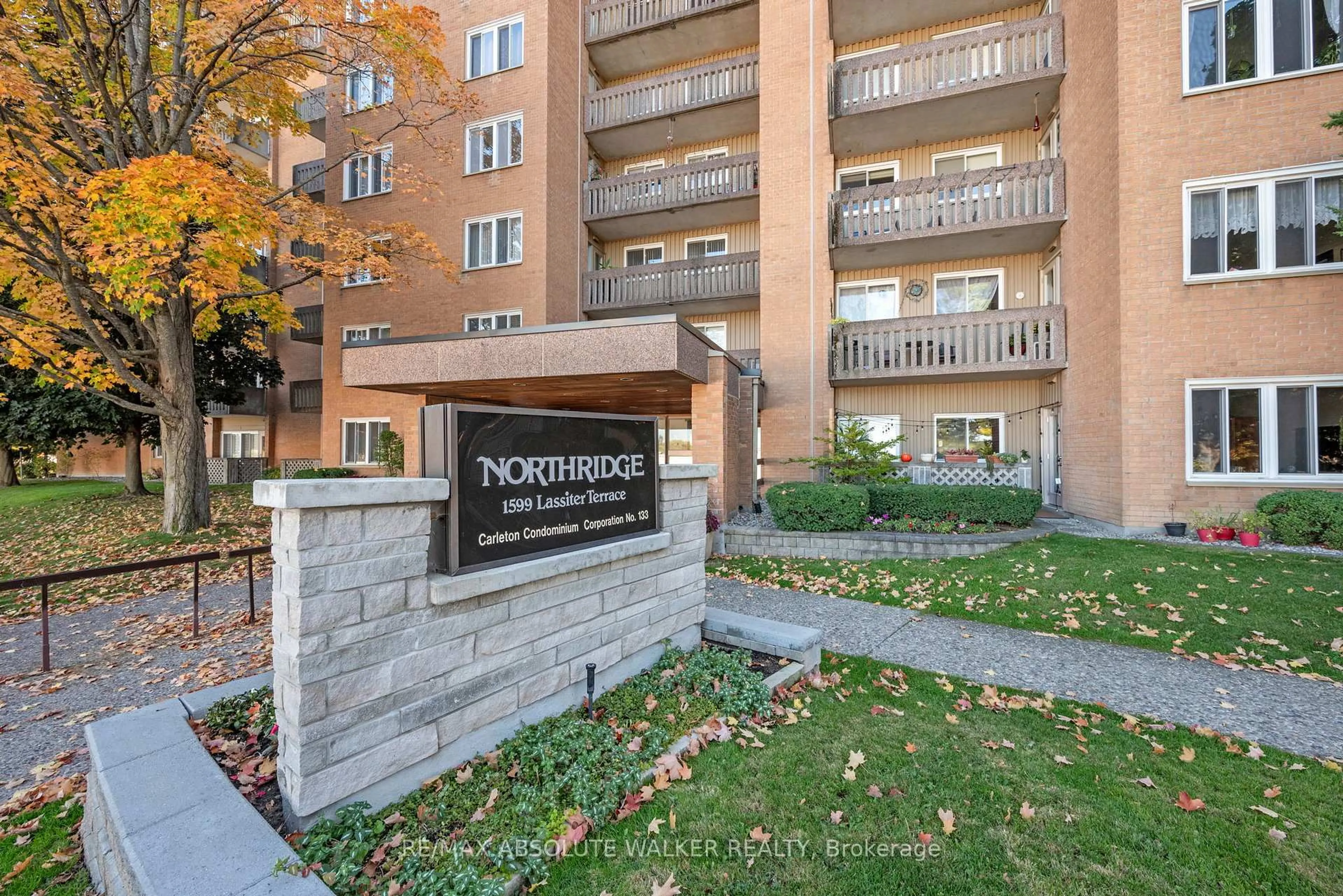 Indoor foyer for 1599 Lassiter Terr #318, Ottawa Ontario K1J 8R6