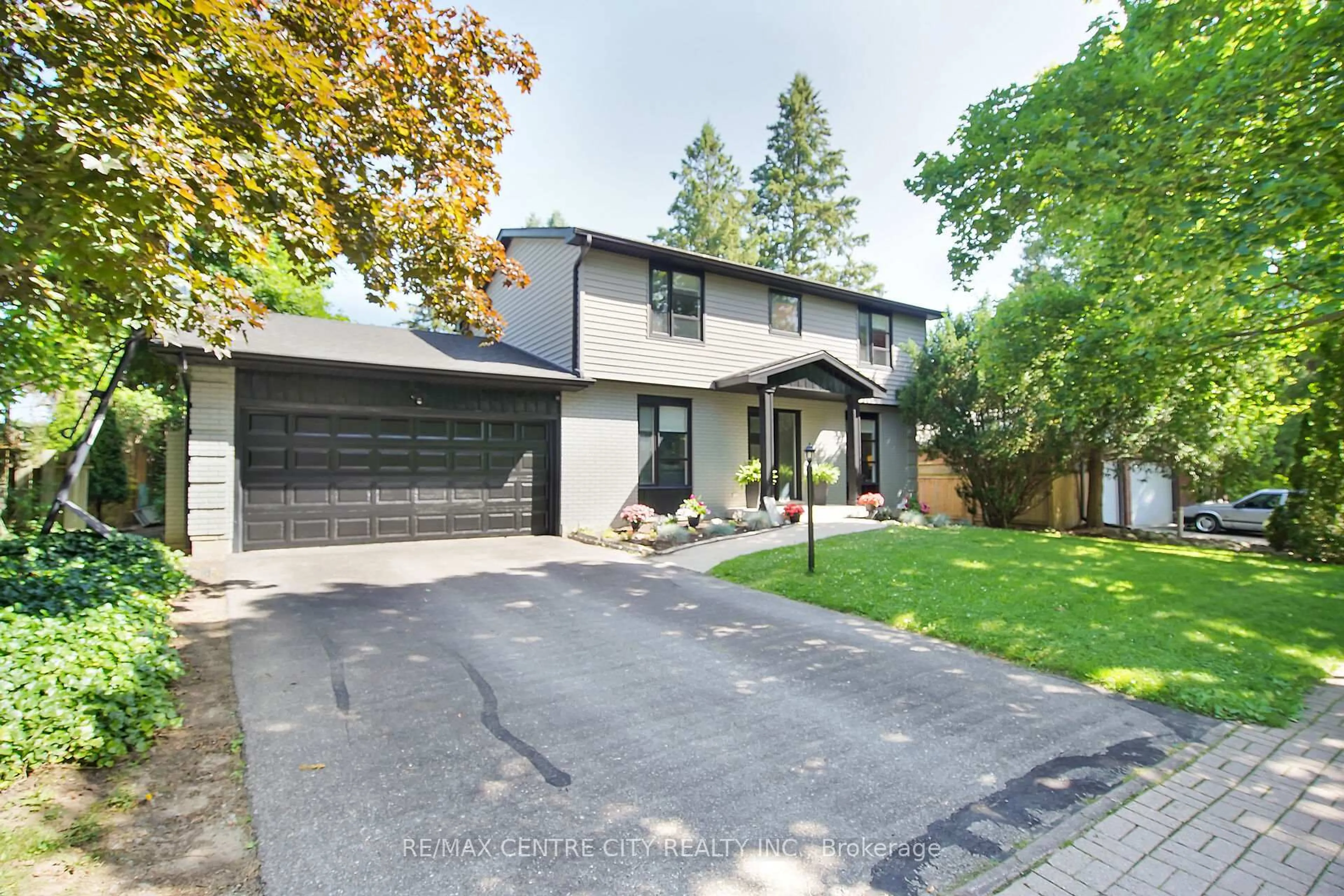 Home with brick exterior material, street for 187 Wychwood Park, London North Ontario N6G 1S2