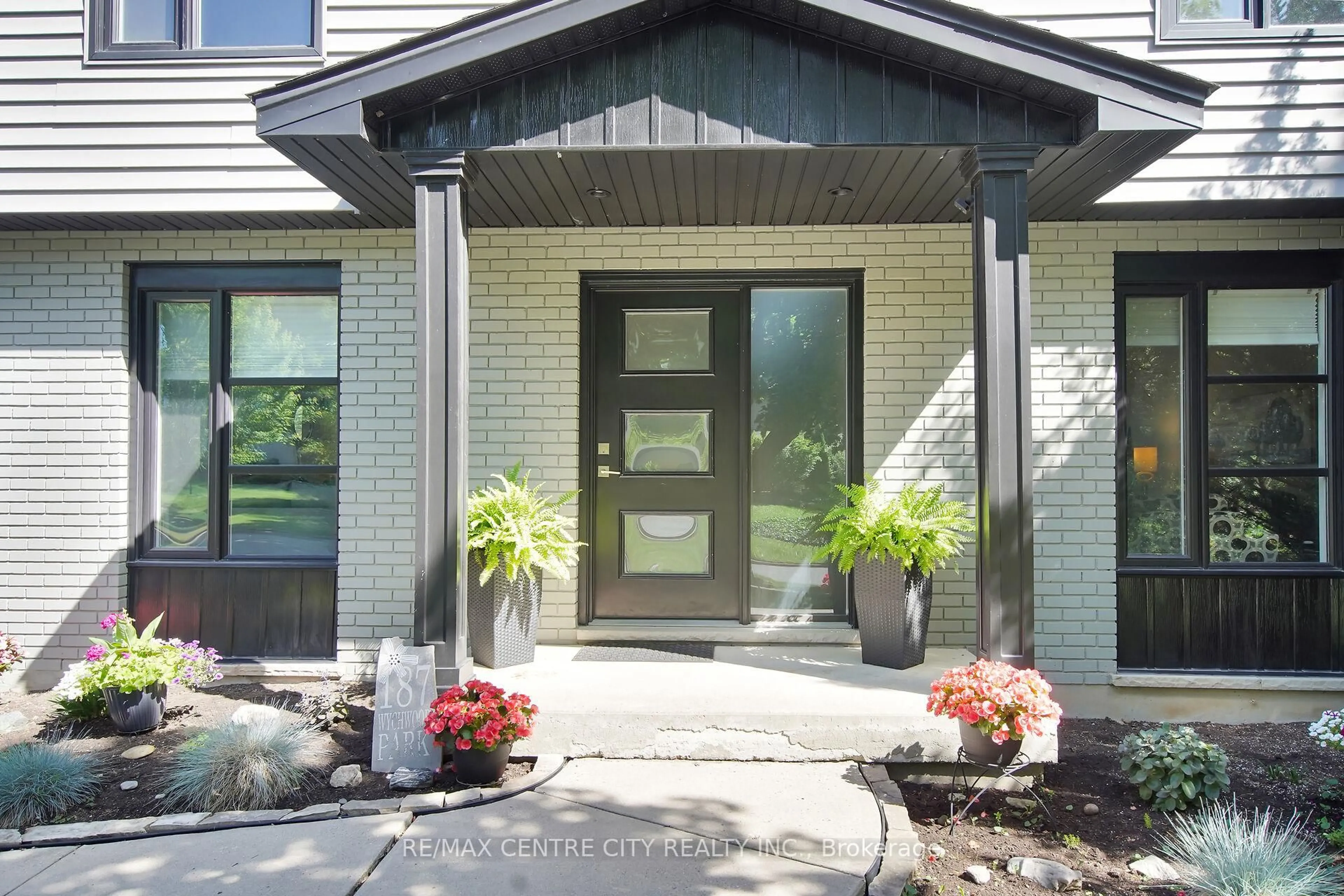 Home with brick exterior material, street for 187 Wychwood Park, London North Ontario N6G 1S2