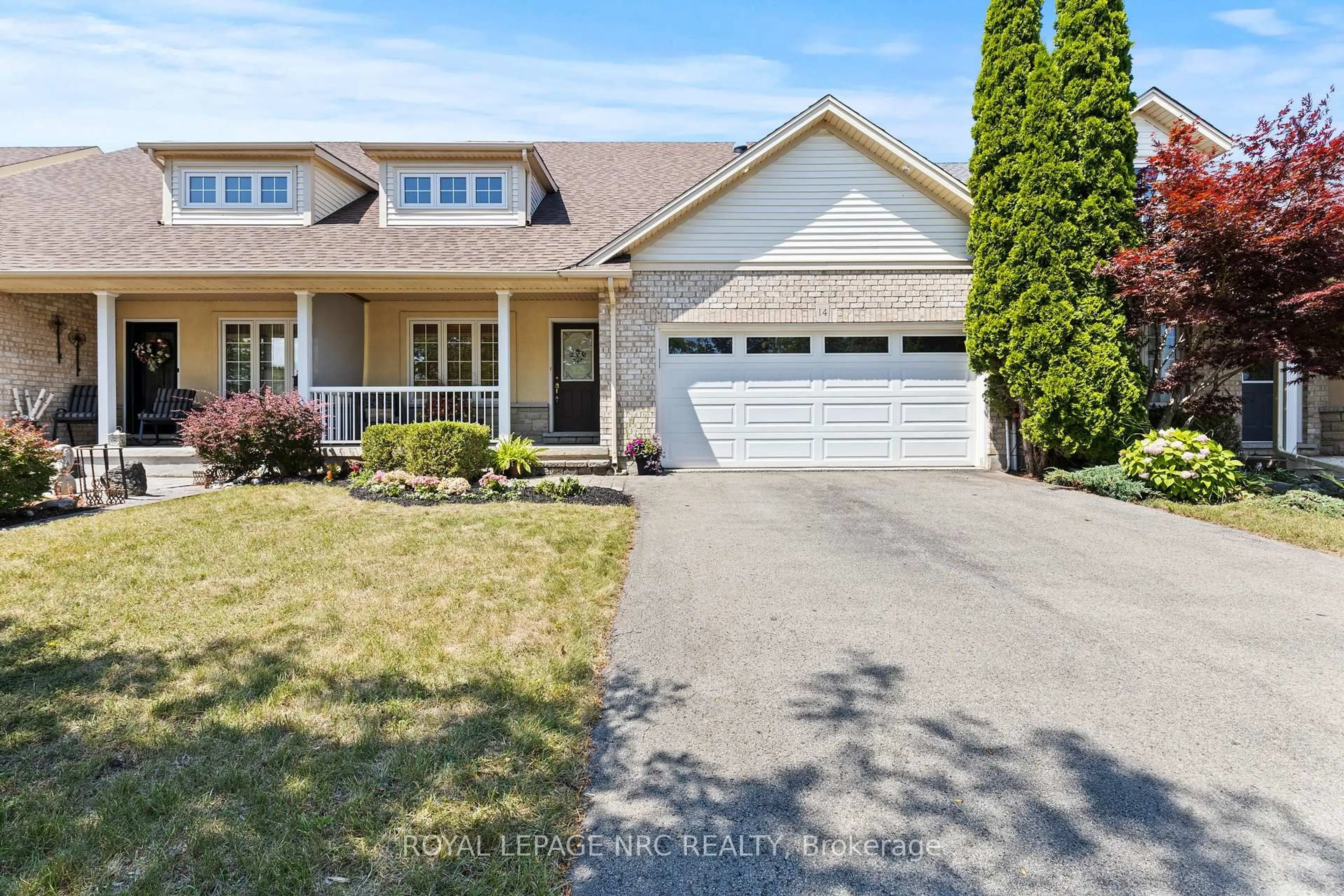 Home with vinyl exterior material, street for 14 Hope Ave, Niagara-on-the-Lake Ontario L0S 1T0