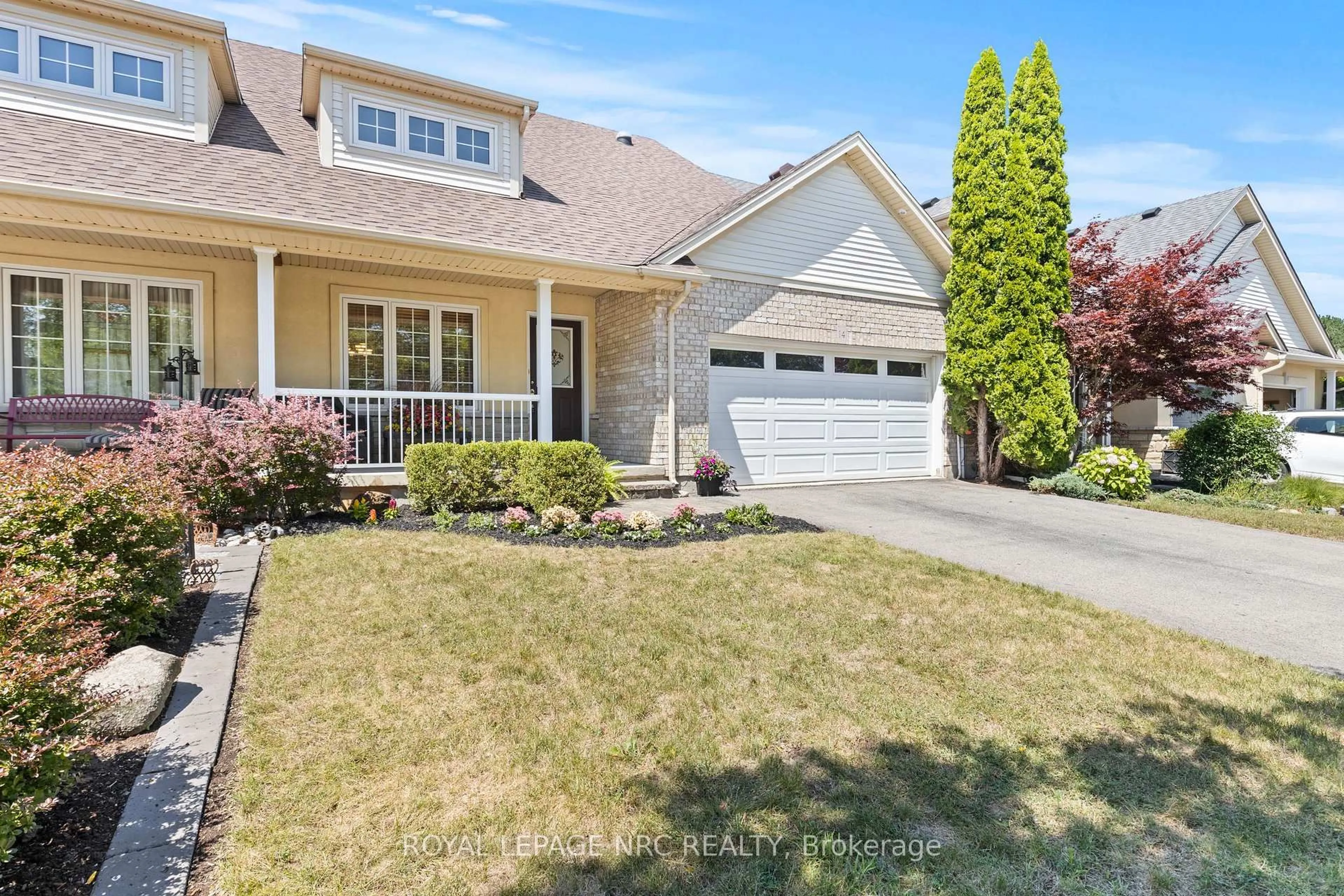 Home with vinyl exterior material, street for 14 Hope Ave, Niagara-on-the-Lake Ontario L0S 1T0