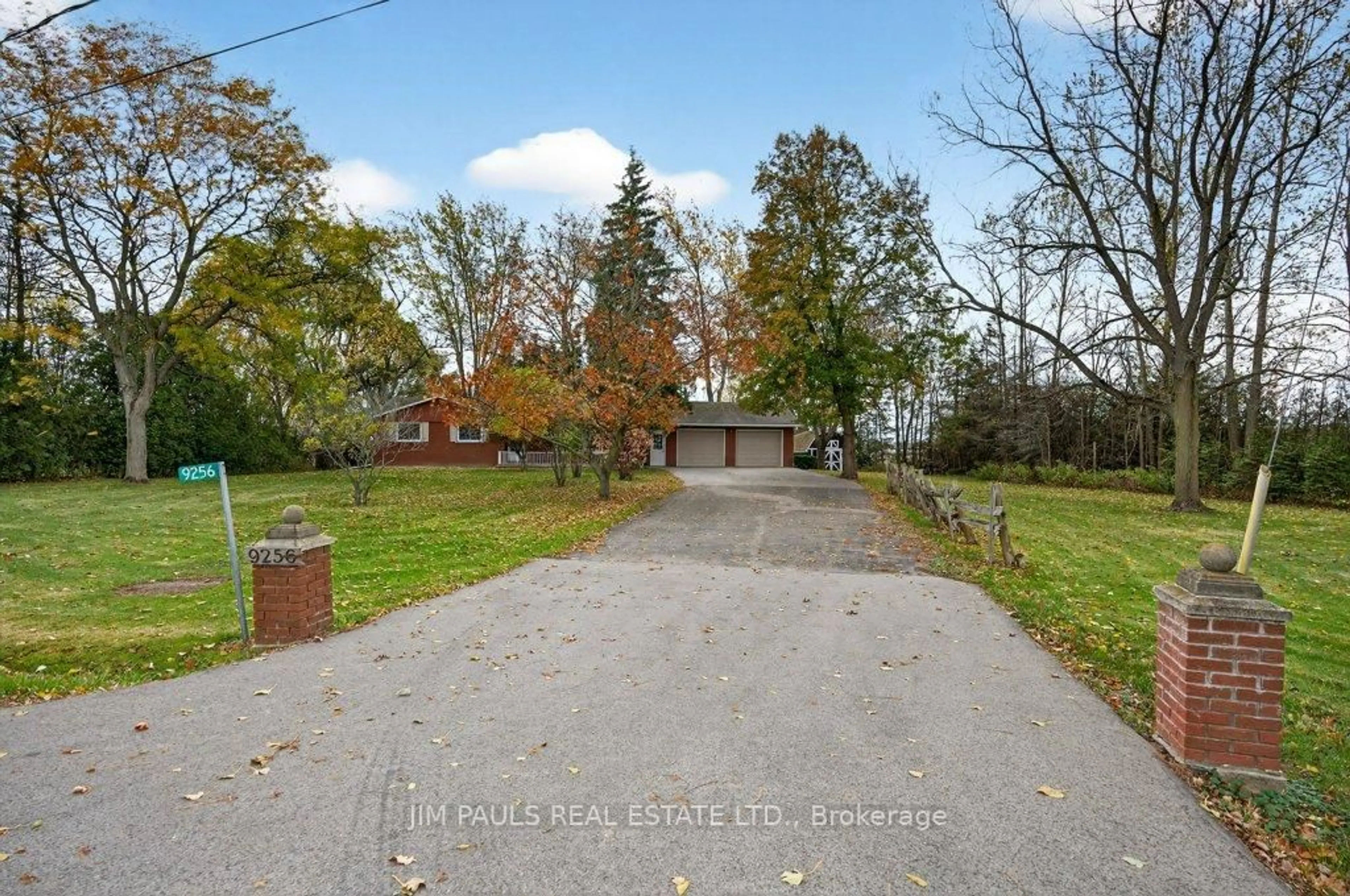 A pic from outside/outdoor area/front of a property/back of a property/a pic from drone, water/lake/river/ocean view for 9256 20 Rd Rd, West Lincoln Ontario L0R 2A0