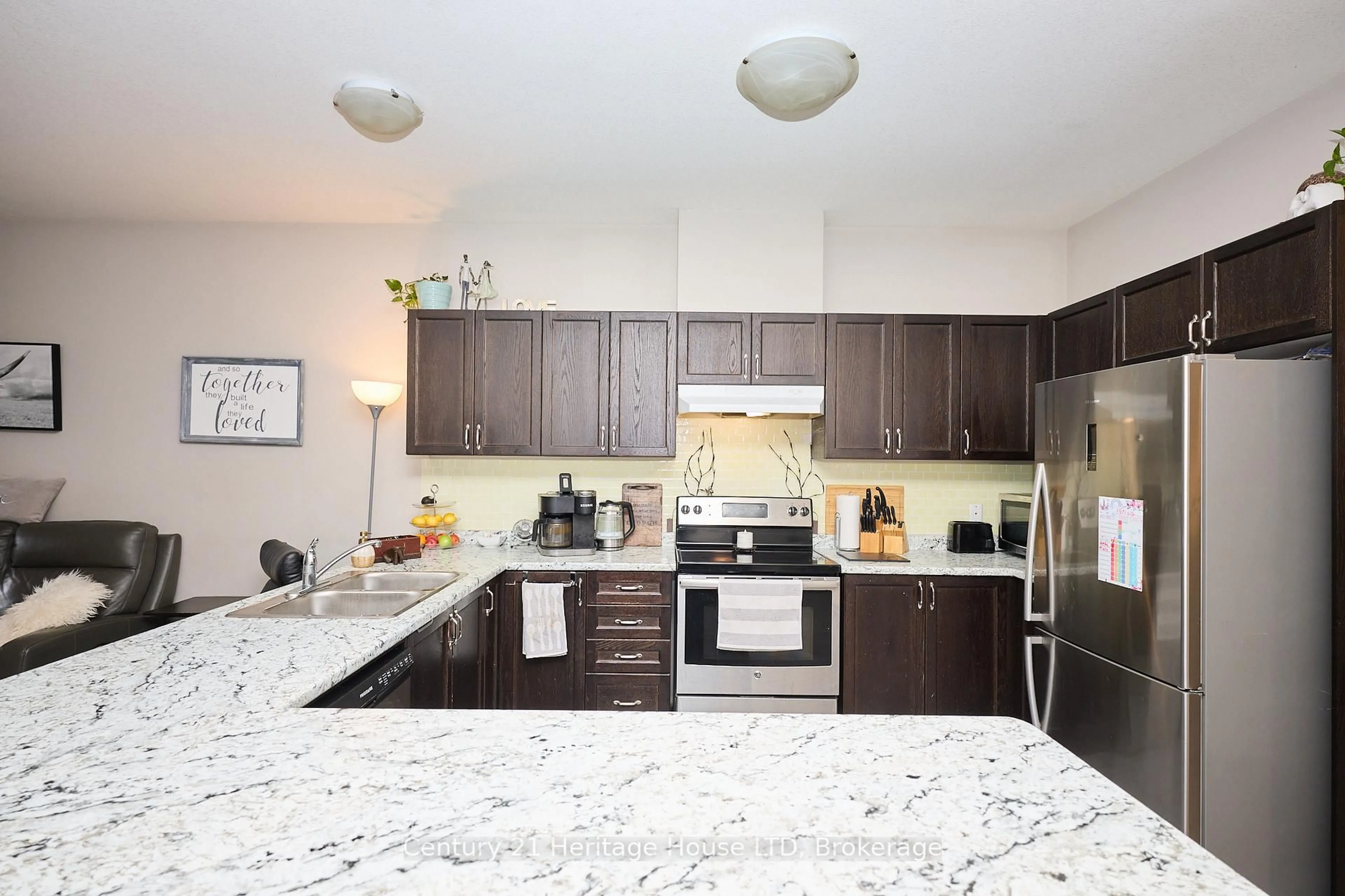 Contemporary kitchen, ceramic/tile floor for 1121 Meadowood St, Fort Erie Ontario L2A 0C1
