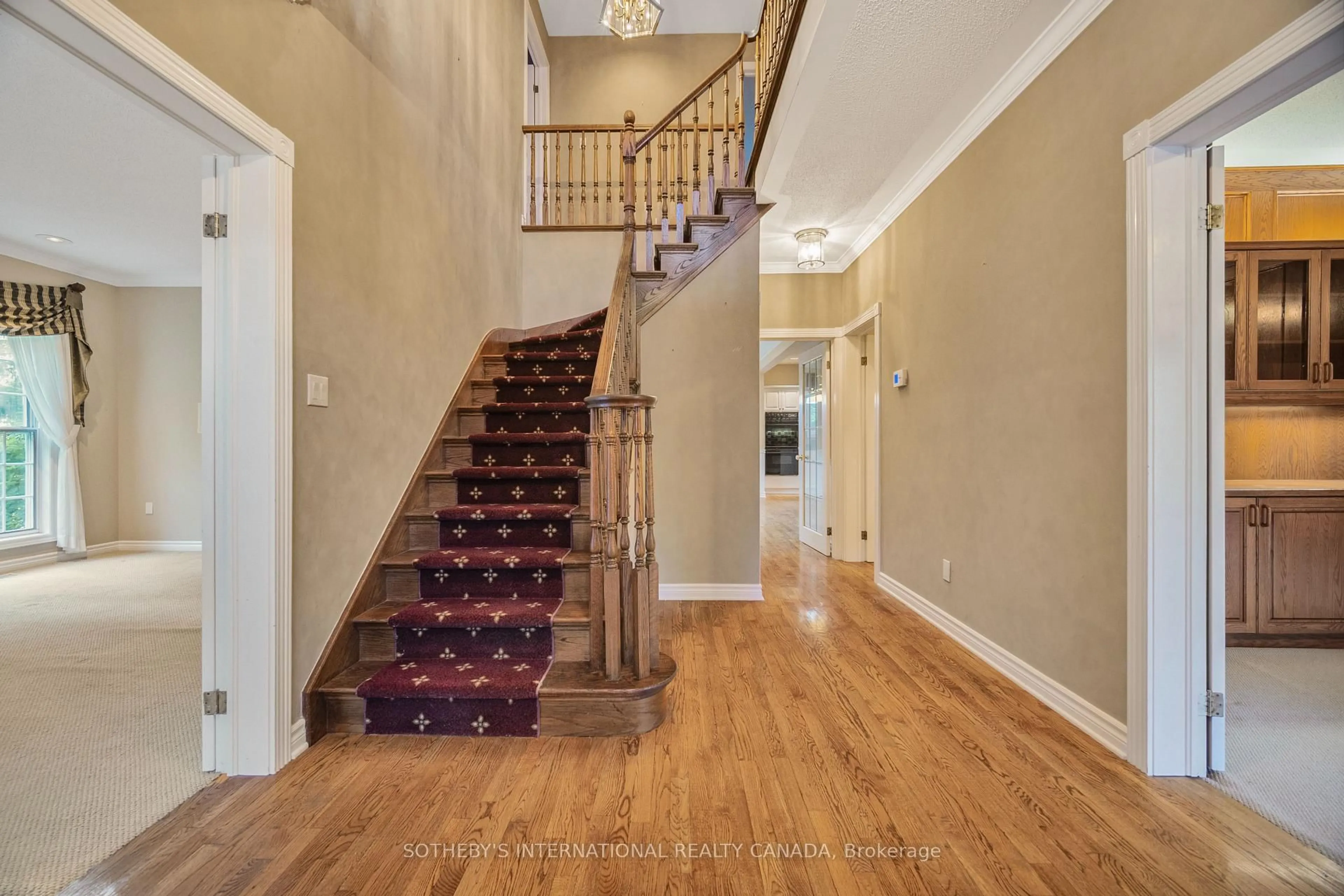 Indoor foyer for 17606 THORNDALE Rd, Thames Centre Ontario N0M 2P0