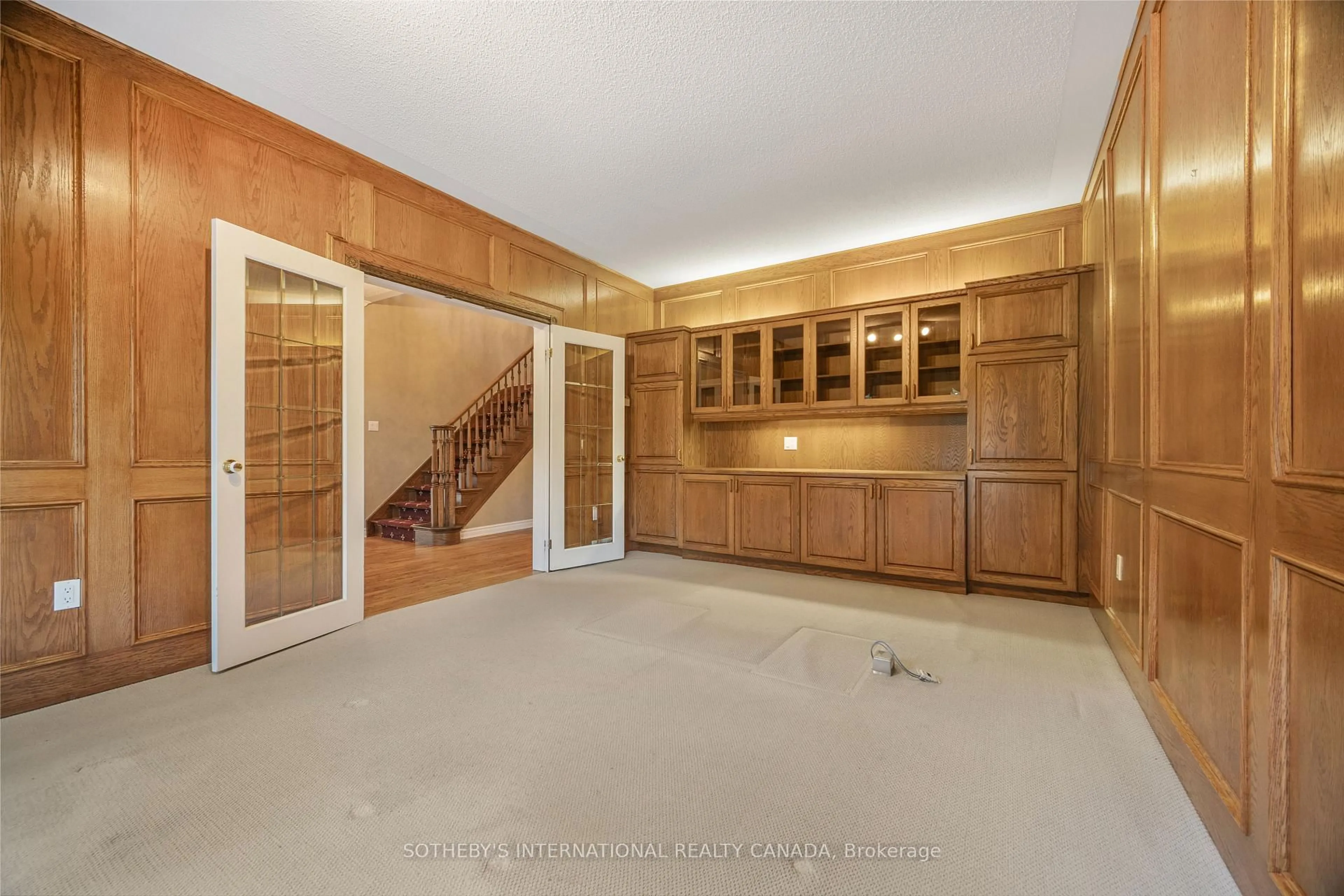 Indoor foyer for 17606 THORNDALE Rd, Thames Centre Ontario N0M 2P0
