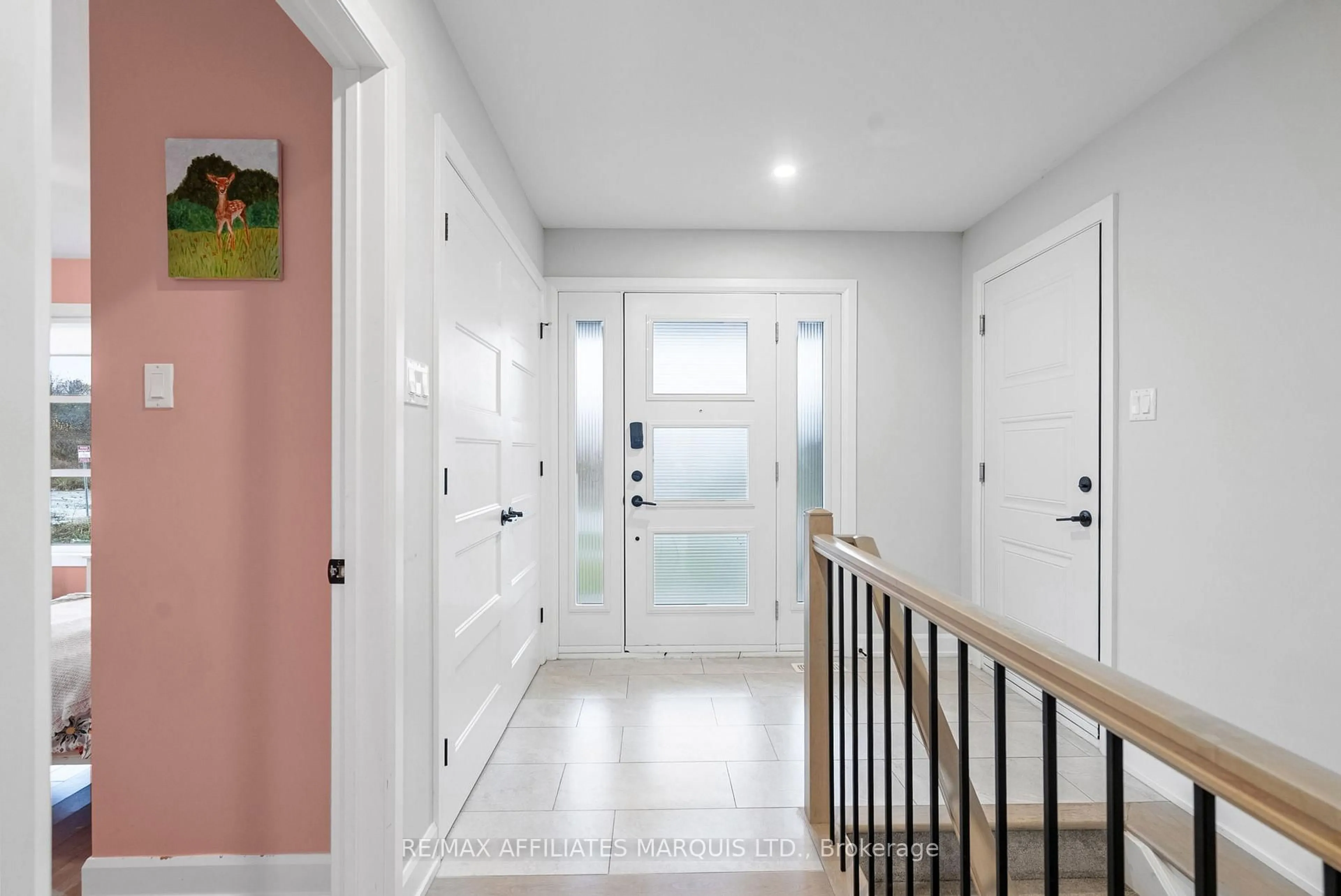 Indoor entryway for 2341 Crewson Crt, Cornwall Ontario K6H 0H9