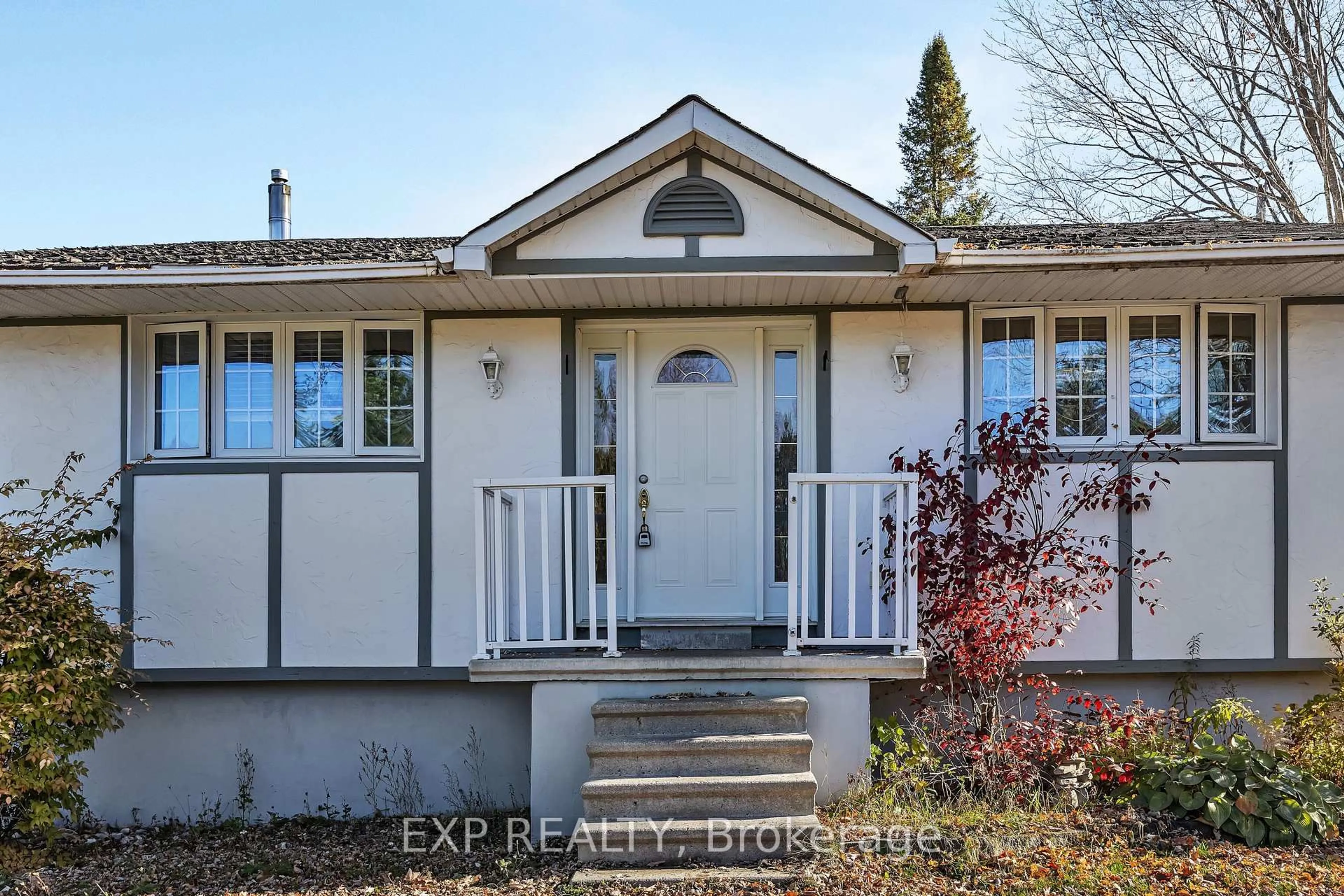 Home with vinyl exterior material, street for 3297 Wayne St, Osgoode Ontario K0A 2W0