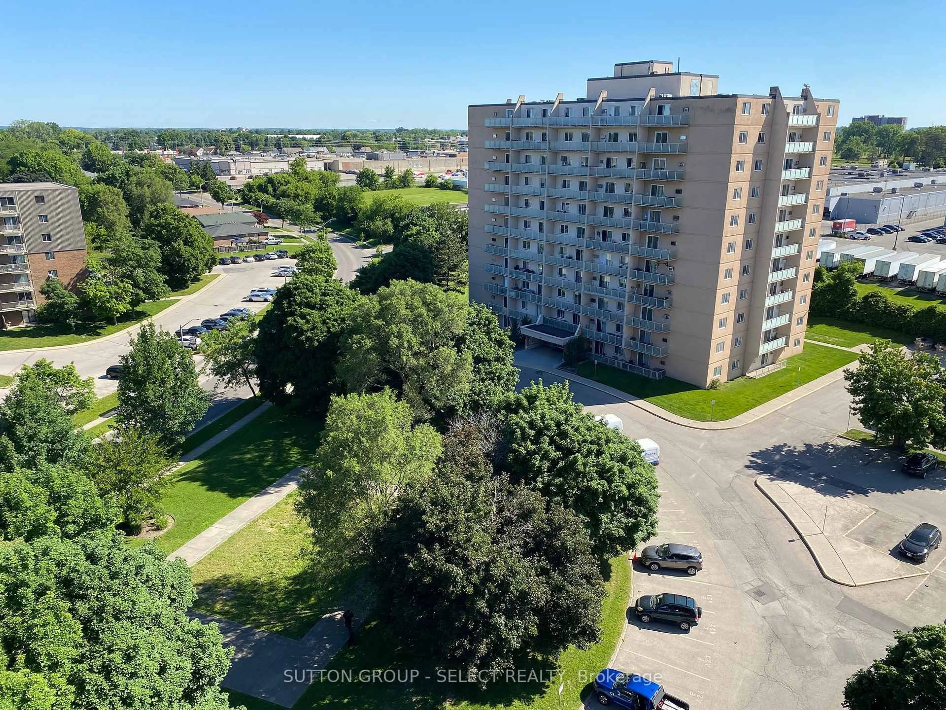 A pic from outside/outdoor area/front of a property/back of a property/a pic from drone, city buildings view from balcony for 583 Mornington Ave #809, London East Ontario N5Y 3E9