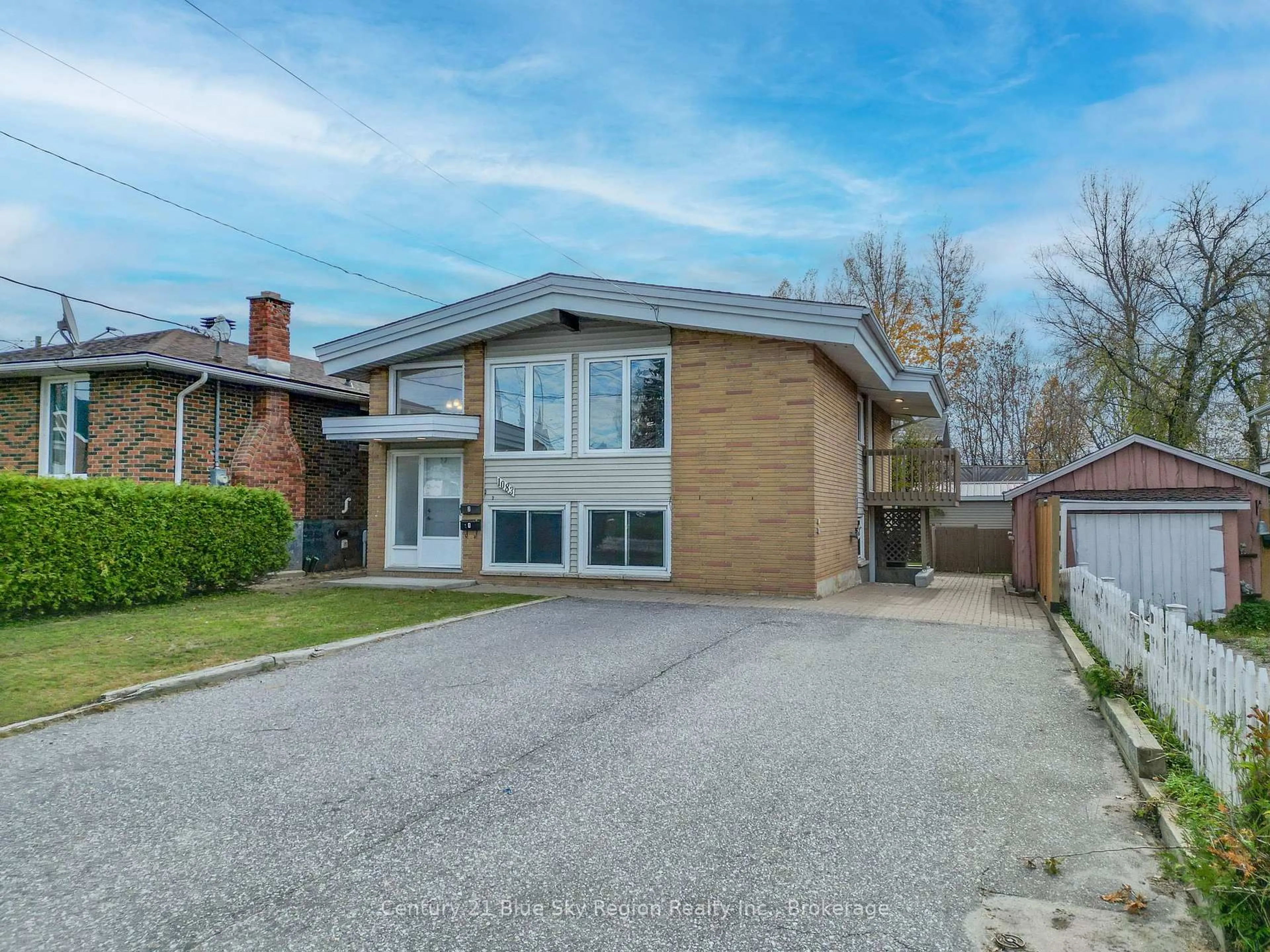 Home with brick exterior material, street for 1083 Metcalfe St, North Bay Ontario P1B 2R2