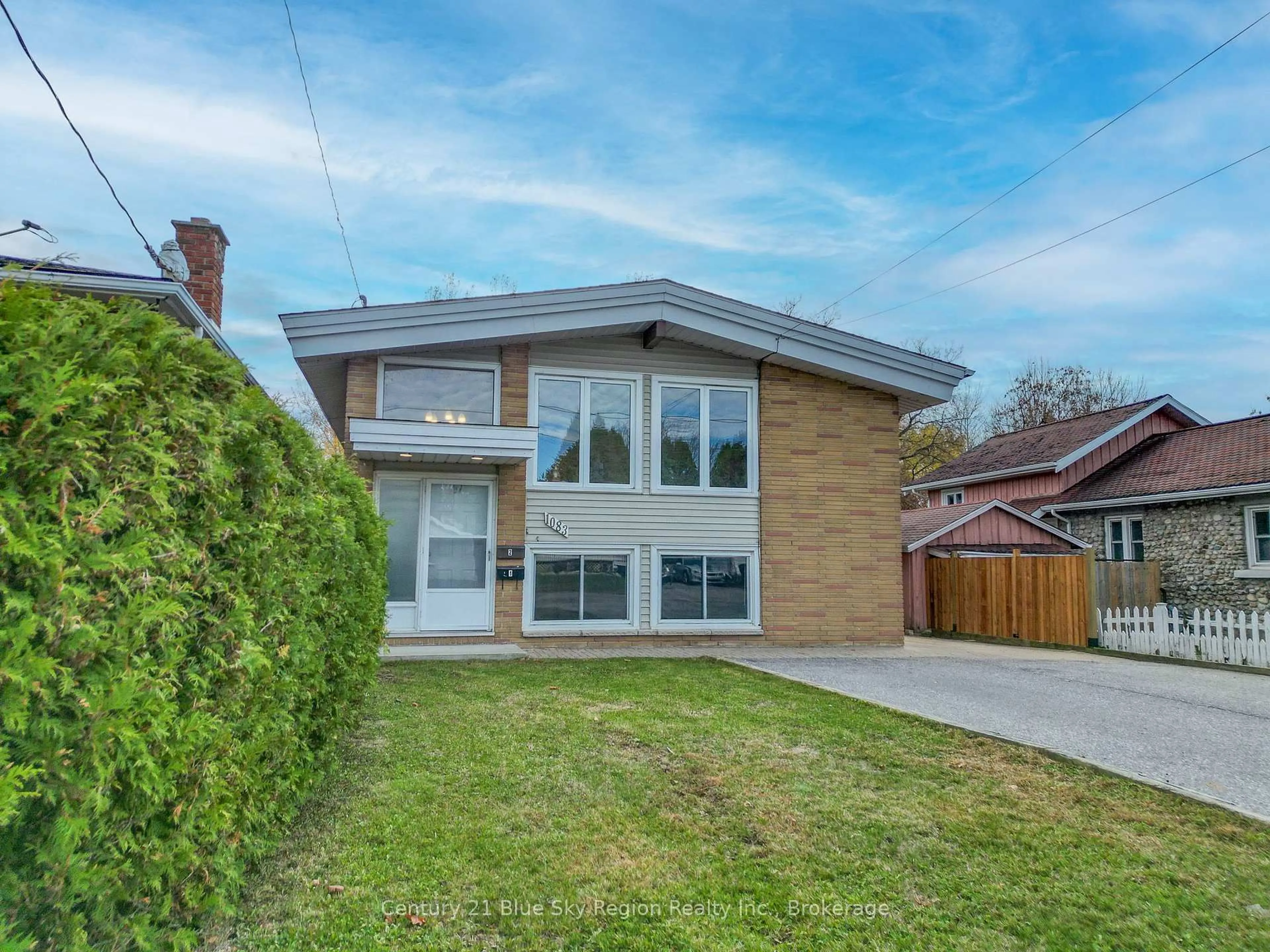 Home with brick exterior material, street for 1083 Metcalfe St, North Bay Ontario P1B 2R2