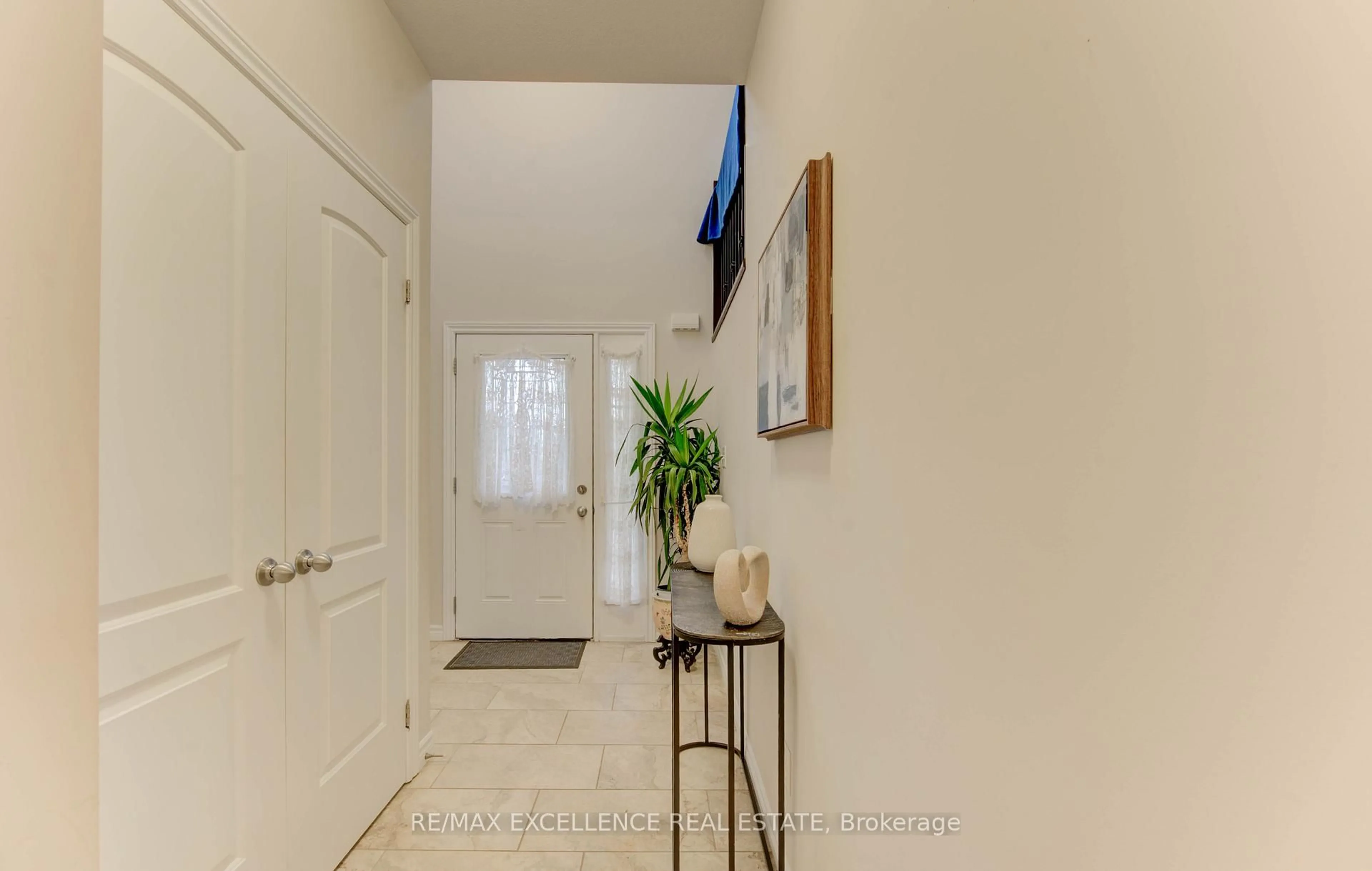 Indoor entryway for 295 Steepleridge St, Kitchener Ontario N2P 0B4