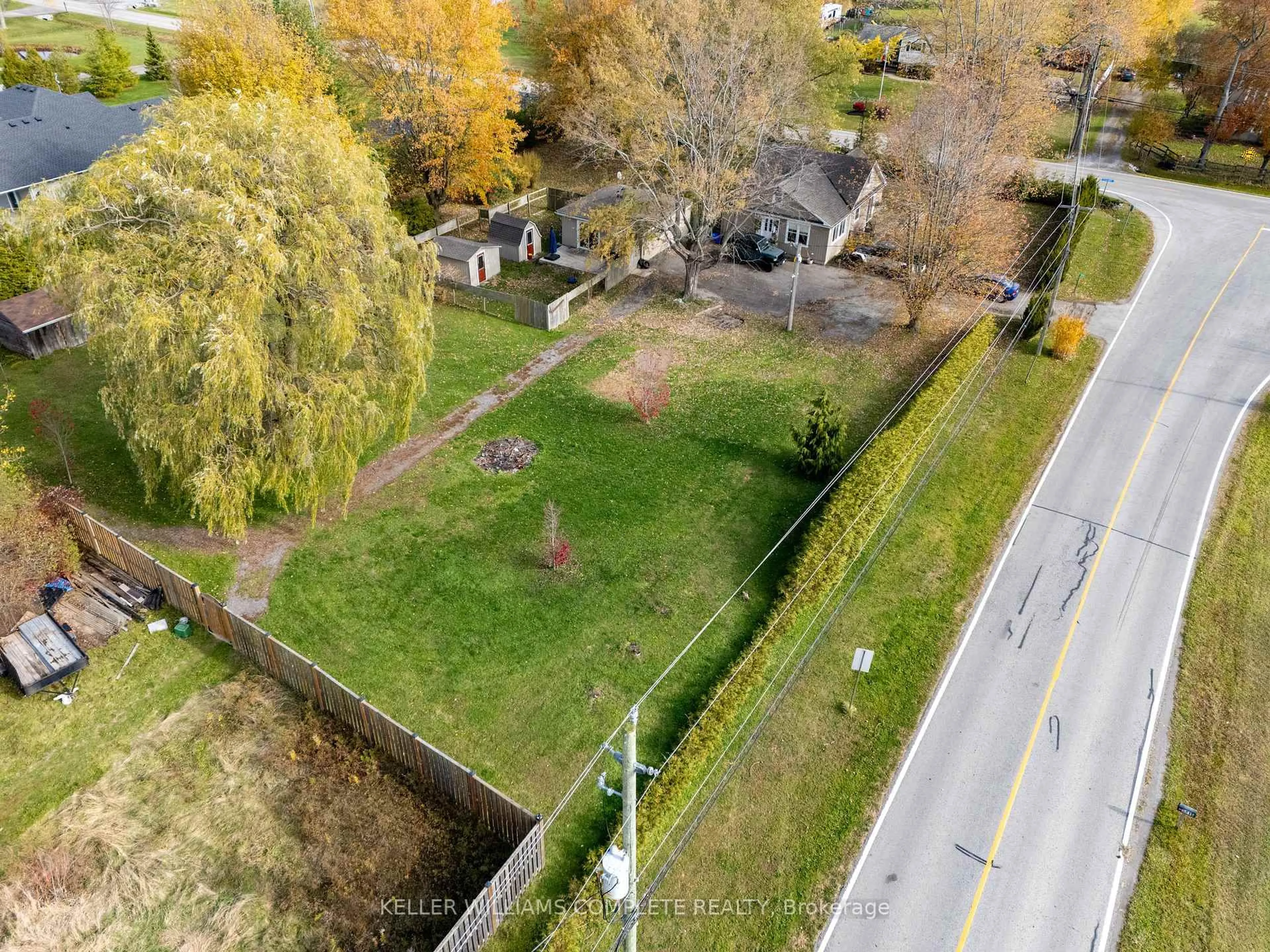 A pic from outside/outdoor area/front of a property/back of a property/a pic from drone, street for 5416 Beach Rd, Port Colborne Ontario L0S 1R0