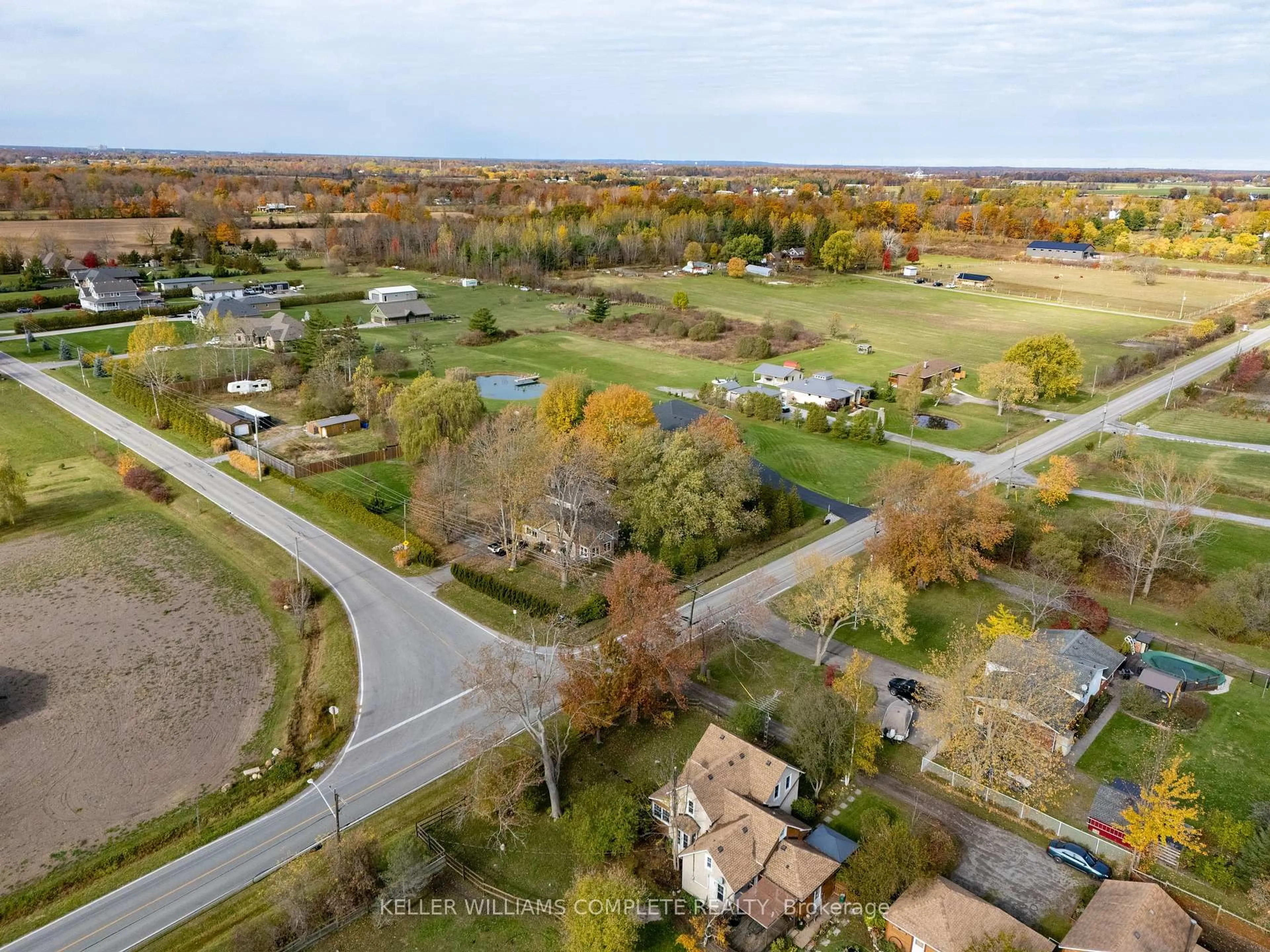 A pic from outside/outdoor area/front of a property/back of a property/a pic from drone, unknown for 5416 Beach Rd, Port Colborne Ontario L0S 1R0