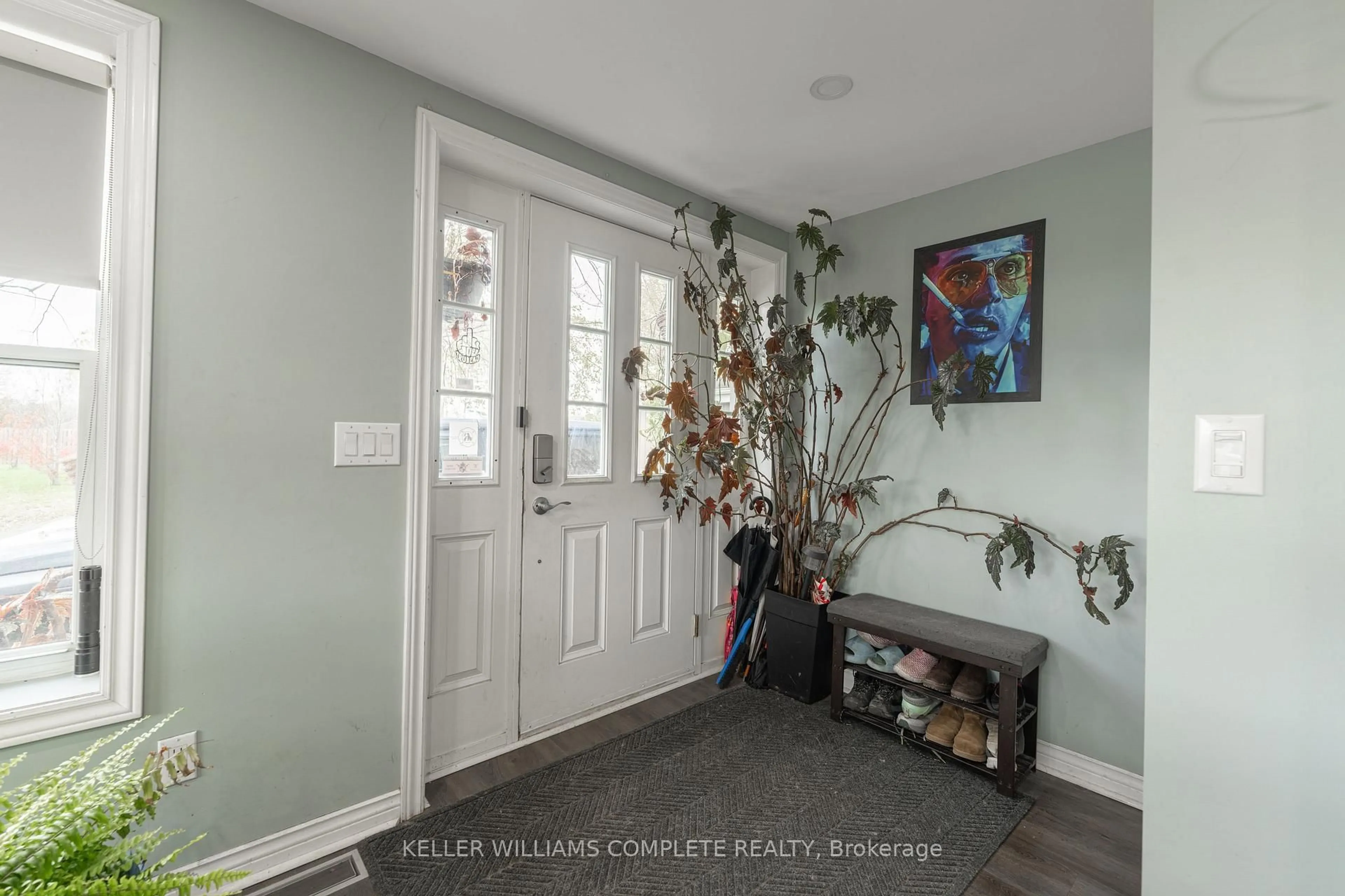 Indoor entryway for 5416 Beach Rd, Port Colborne Ontario L0S 1R0