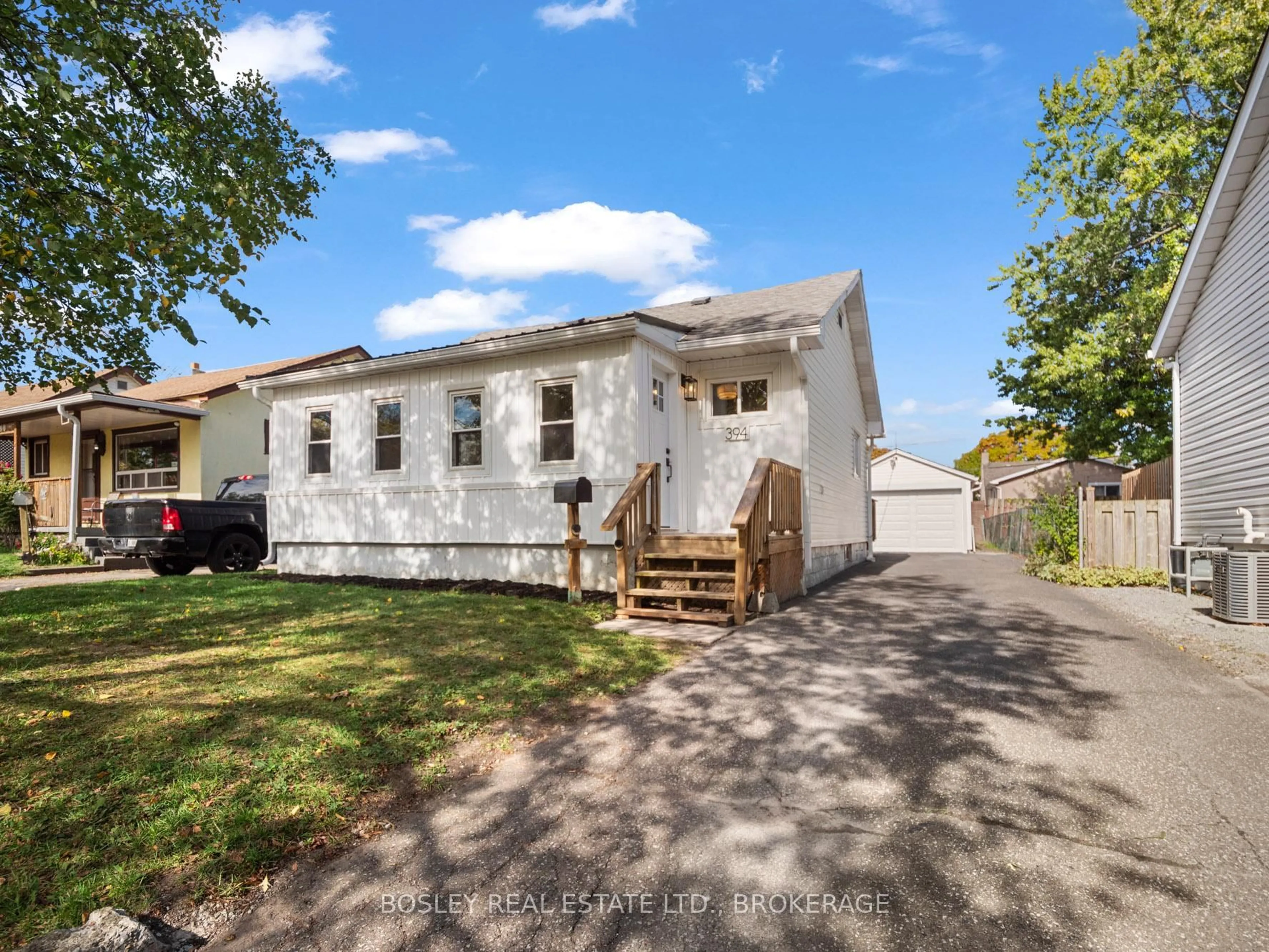 A pic from outside/outdoor area/front of a property/back of a property/a pic from drone, street for 394 FLEET St, Welland Ontario L3B 4X5