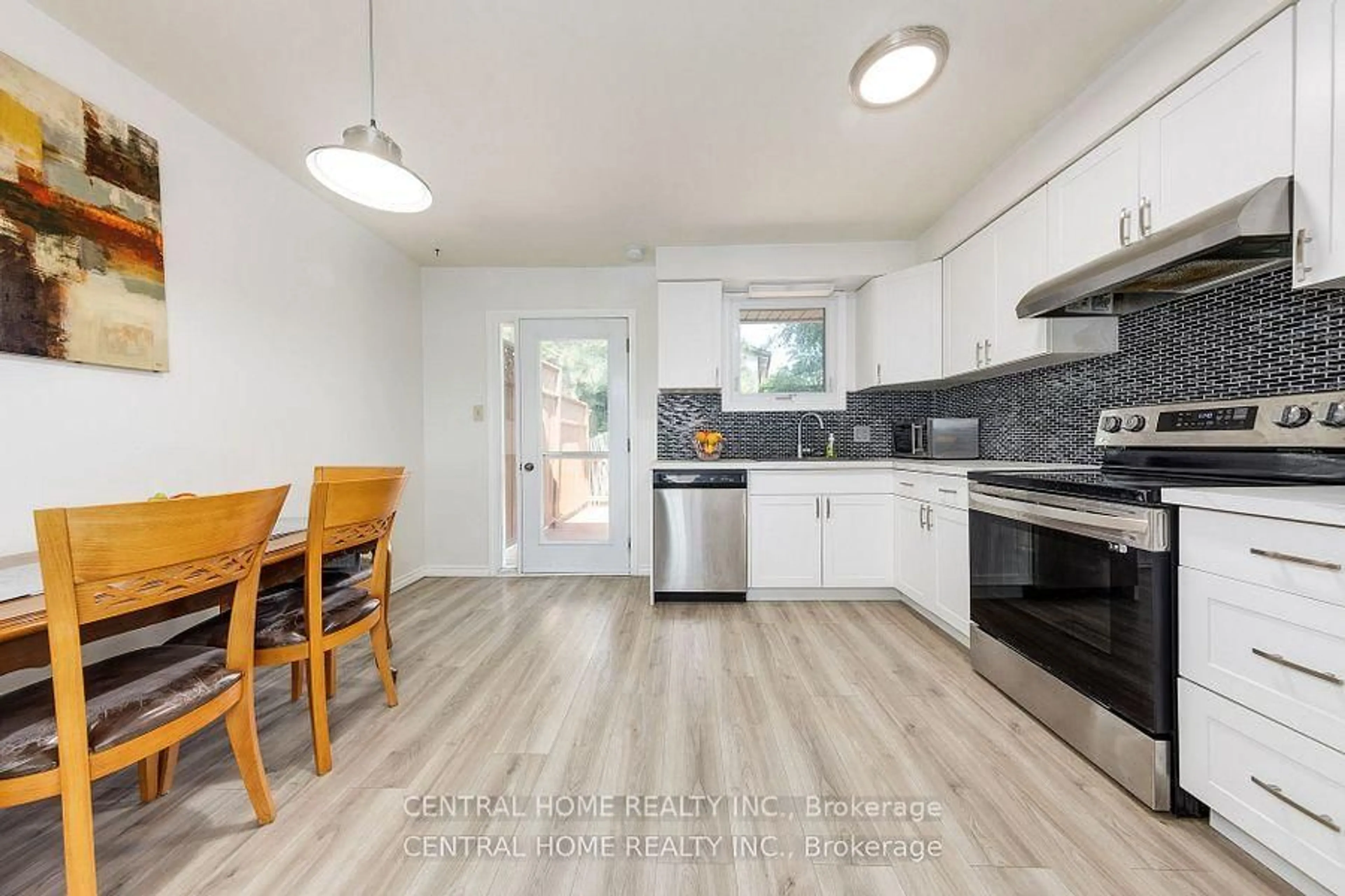 Open concept kitchen, unknown for 92 Pinemeadow Cres, Waterloo Ontario N2T 1A7