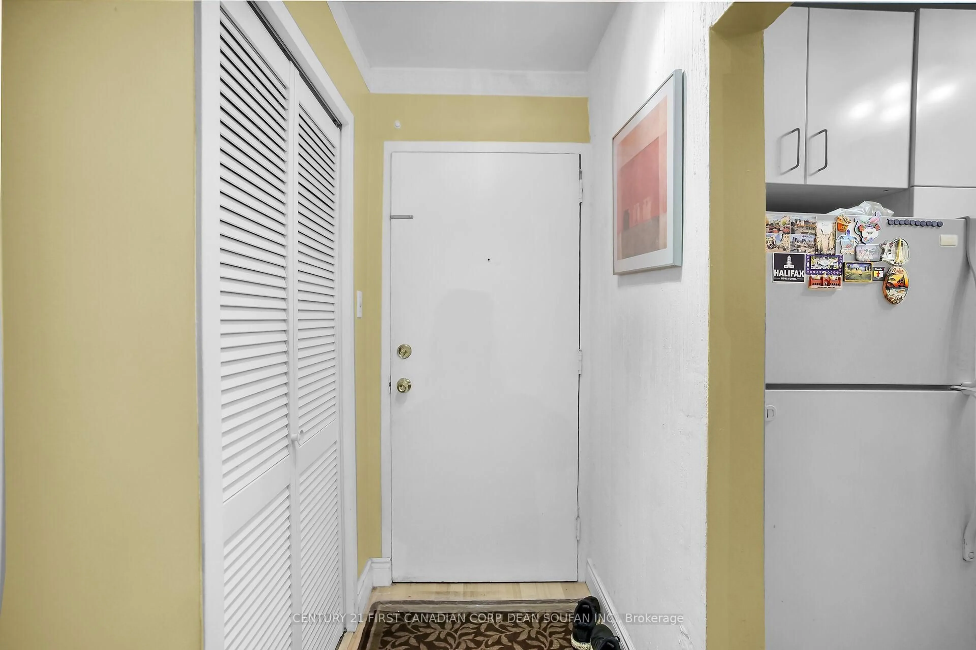 Indoor entryway for 675 Wonderland Rd #14, London South Ontario N6K 1M1