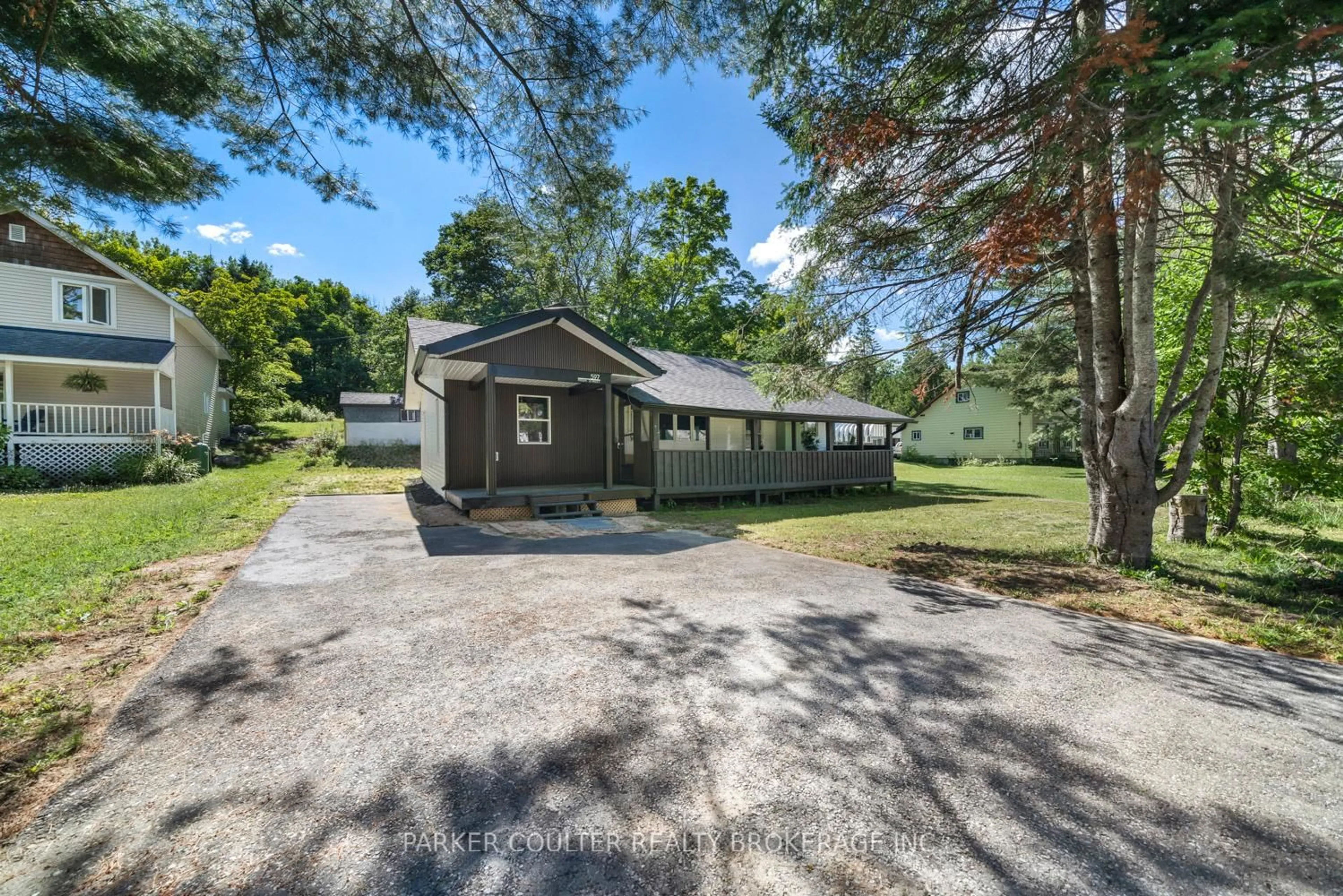 A pic from outside/outdoor area/front of a property/back of a property/a pic from drone, unknown for 597 High St, Georgian Bay Ontario P0C 1H0