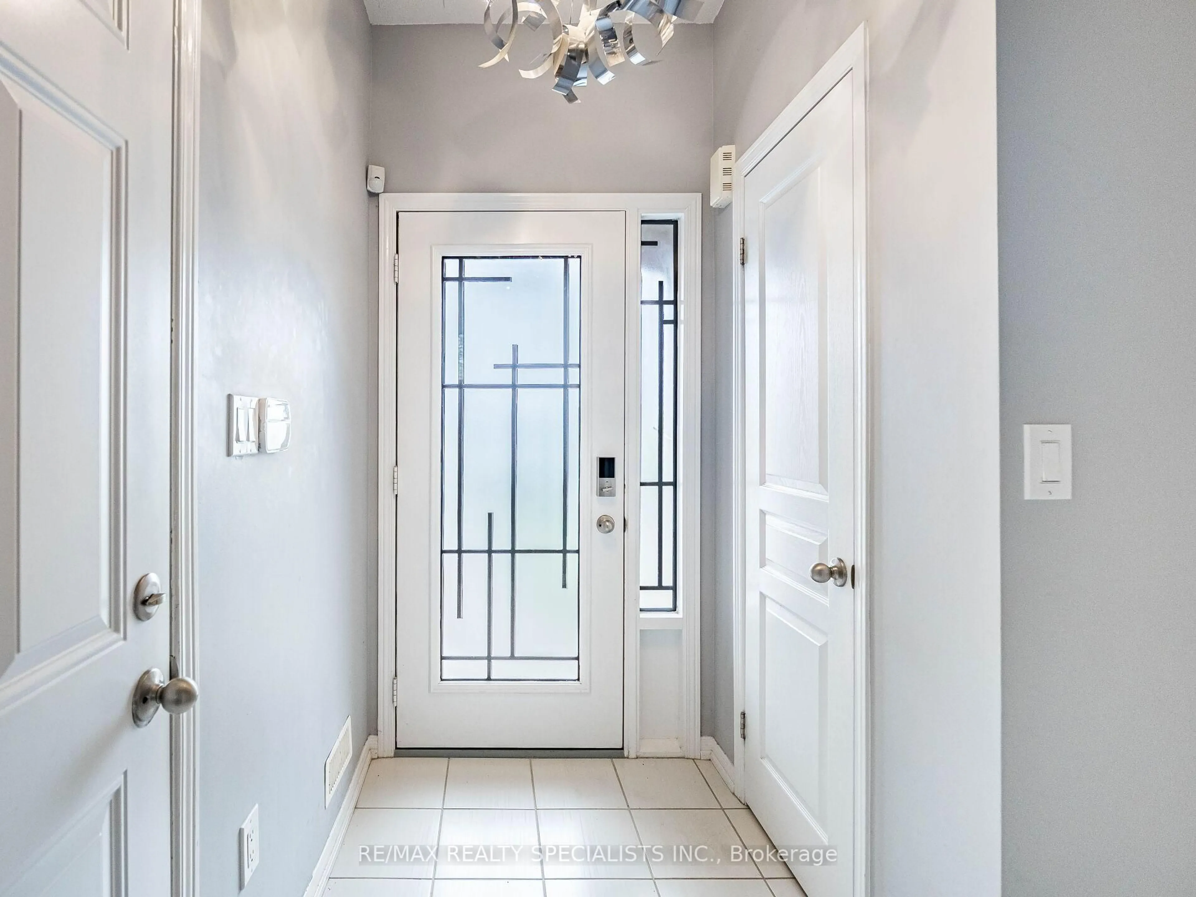 Indoor entryway for 5043 Serena Dr, Lincoln Ontario L0R 1B2