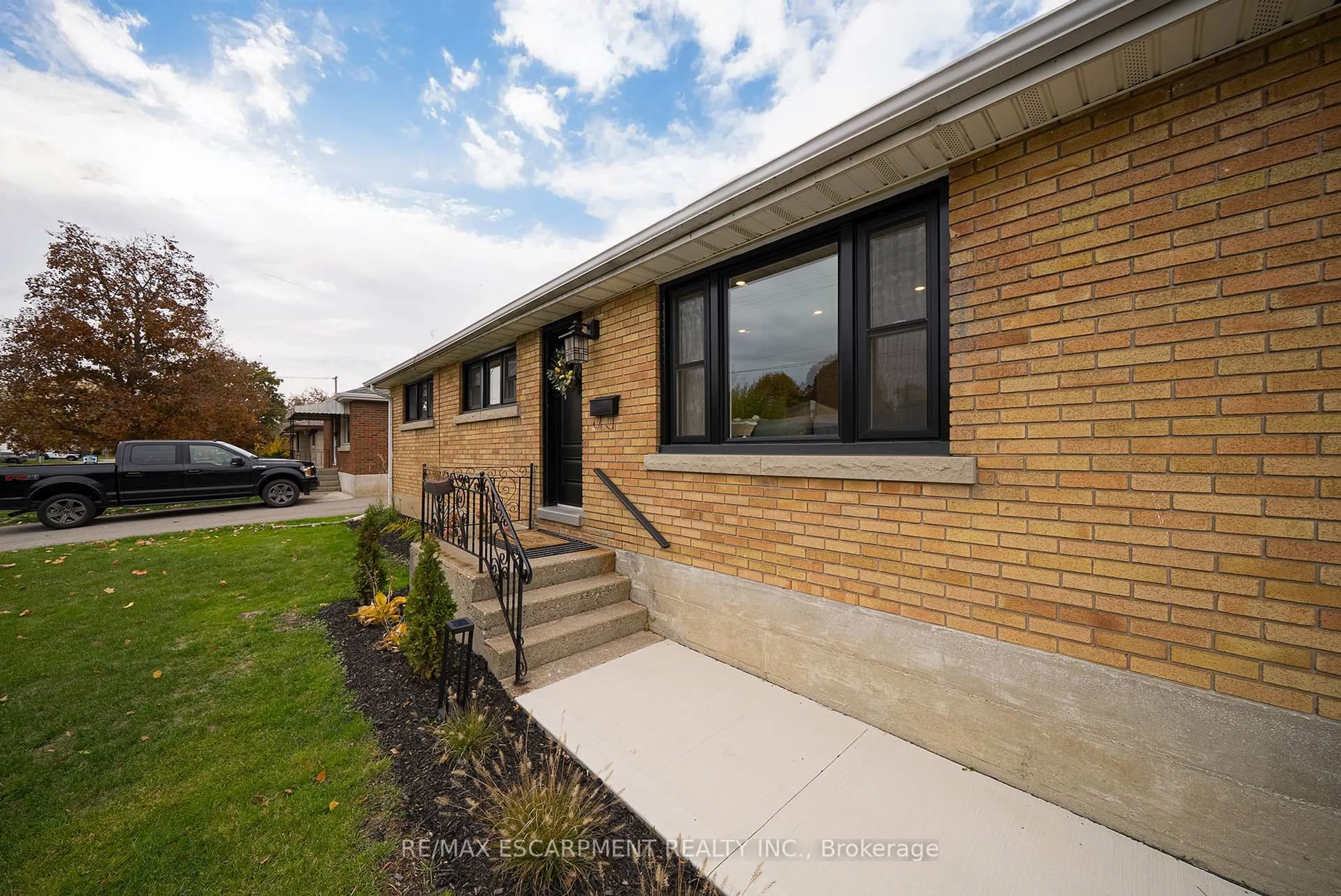 Home with brick exterior material, street for 37 Rowanwood Ave, Brantford Ontario N3S 7C1