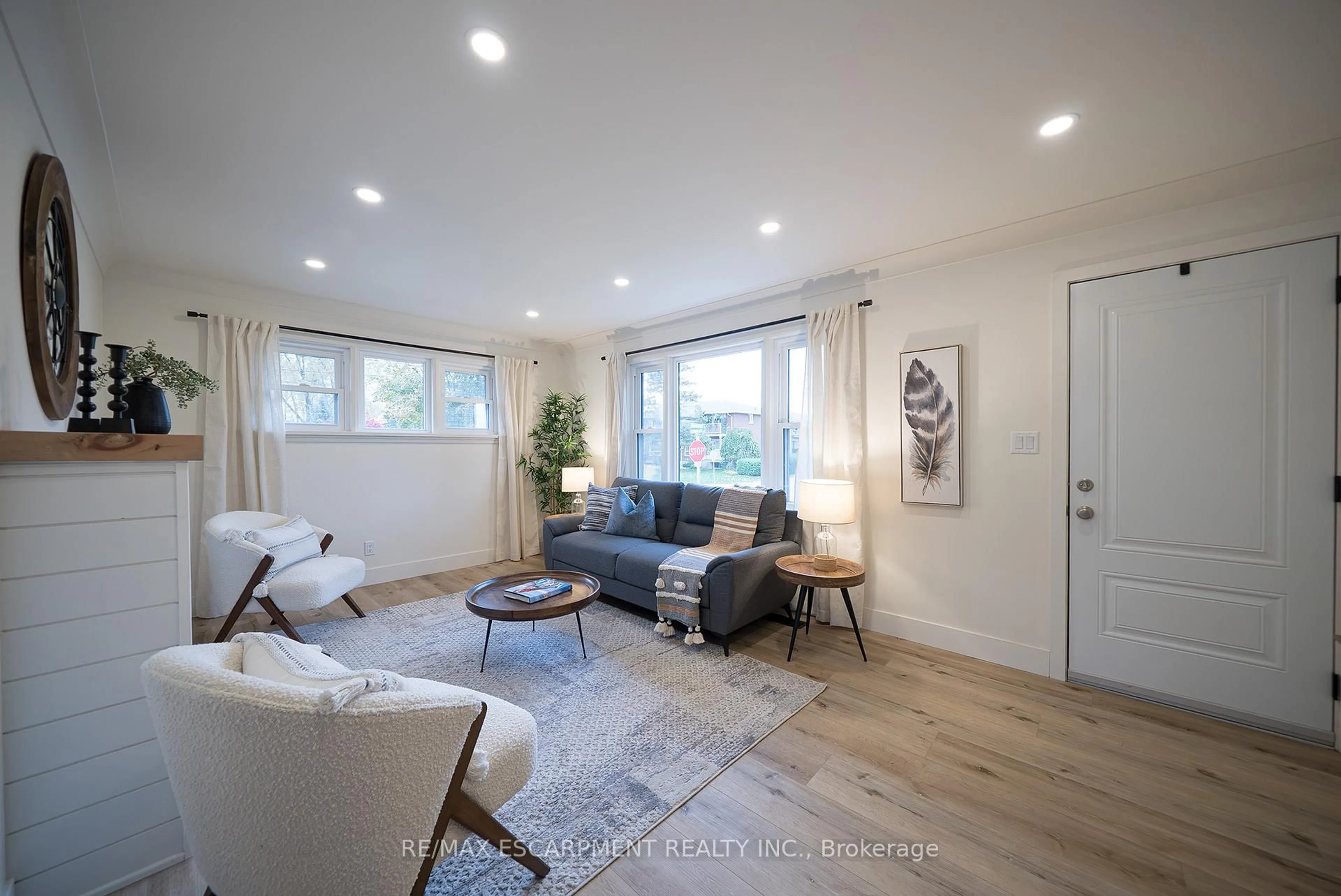 Living room with furniture, wood/laminate floor for 37 Rowanwood Ave, Brantford Ontario N3S 7C1