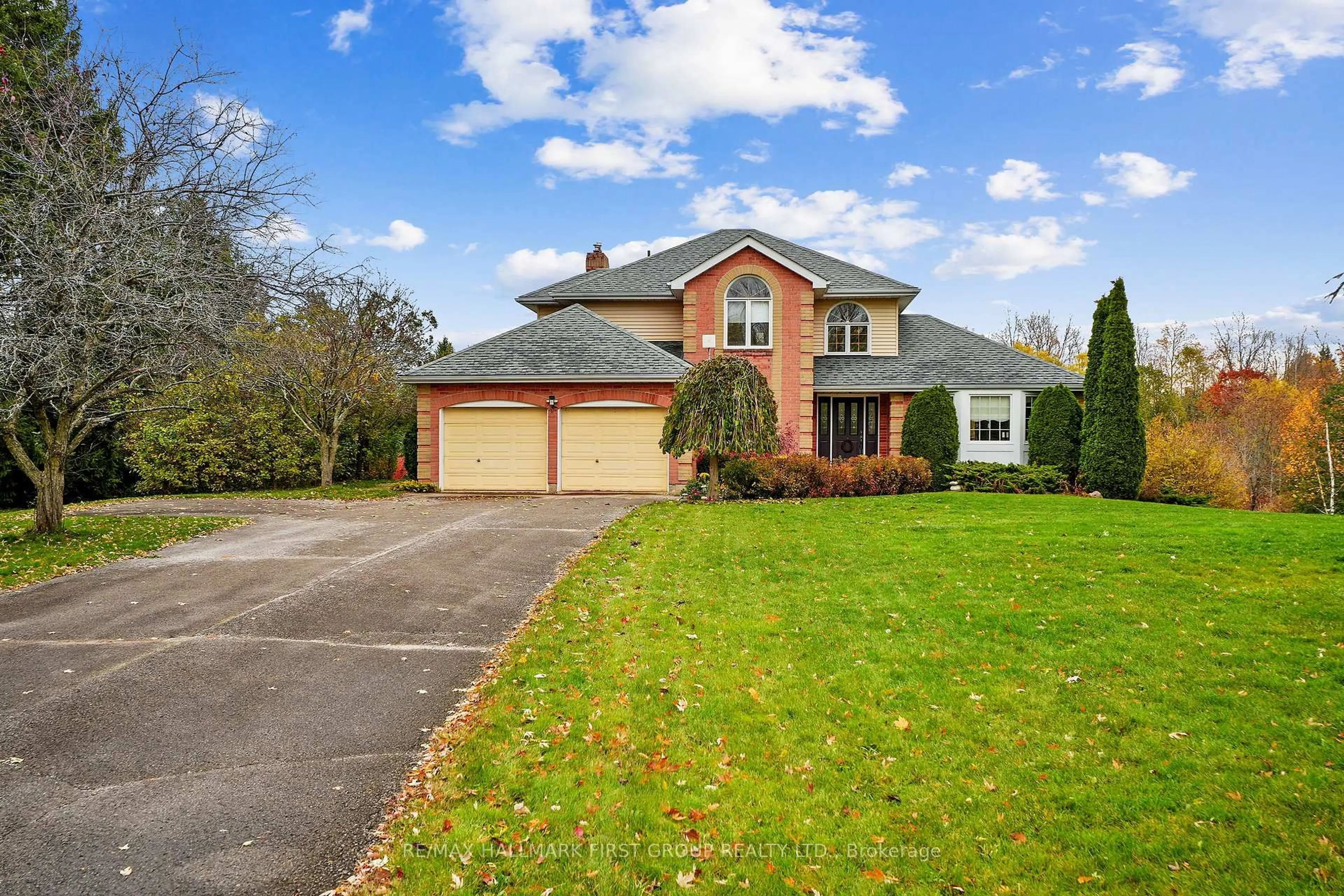 A pic from outside/outdoor area/front of a property/back of a property/a pic from drone, street for 18 Skye Valley Dr, Cobourg Ontario K9A 0Z1