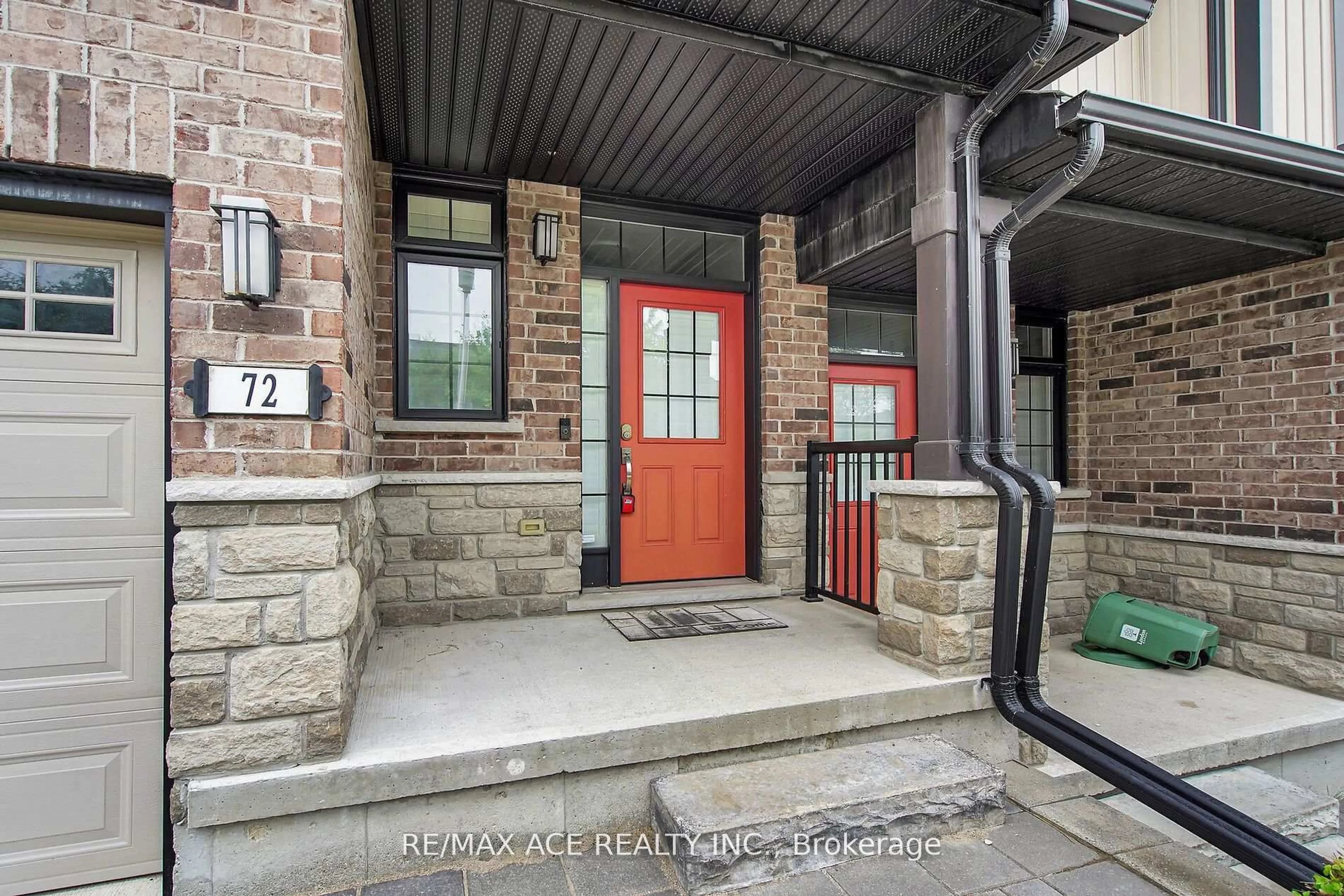 Indoor entryway for 2235 Blackwater Rd #72, London North Ontario N5X 0L8