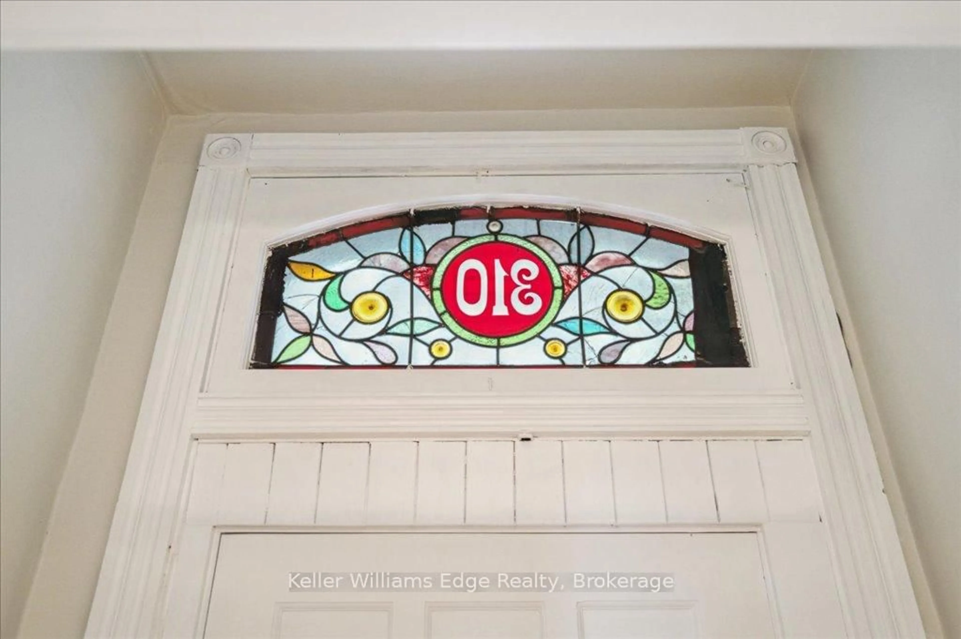 Indoor entryway for 310 Catharine St, Hamilton Ontario L8L 4S9