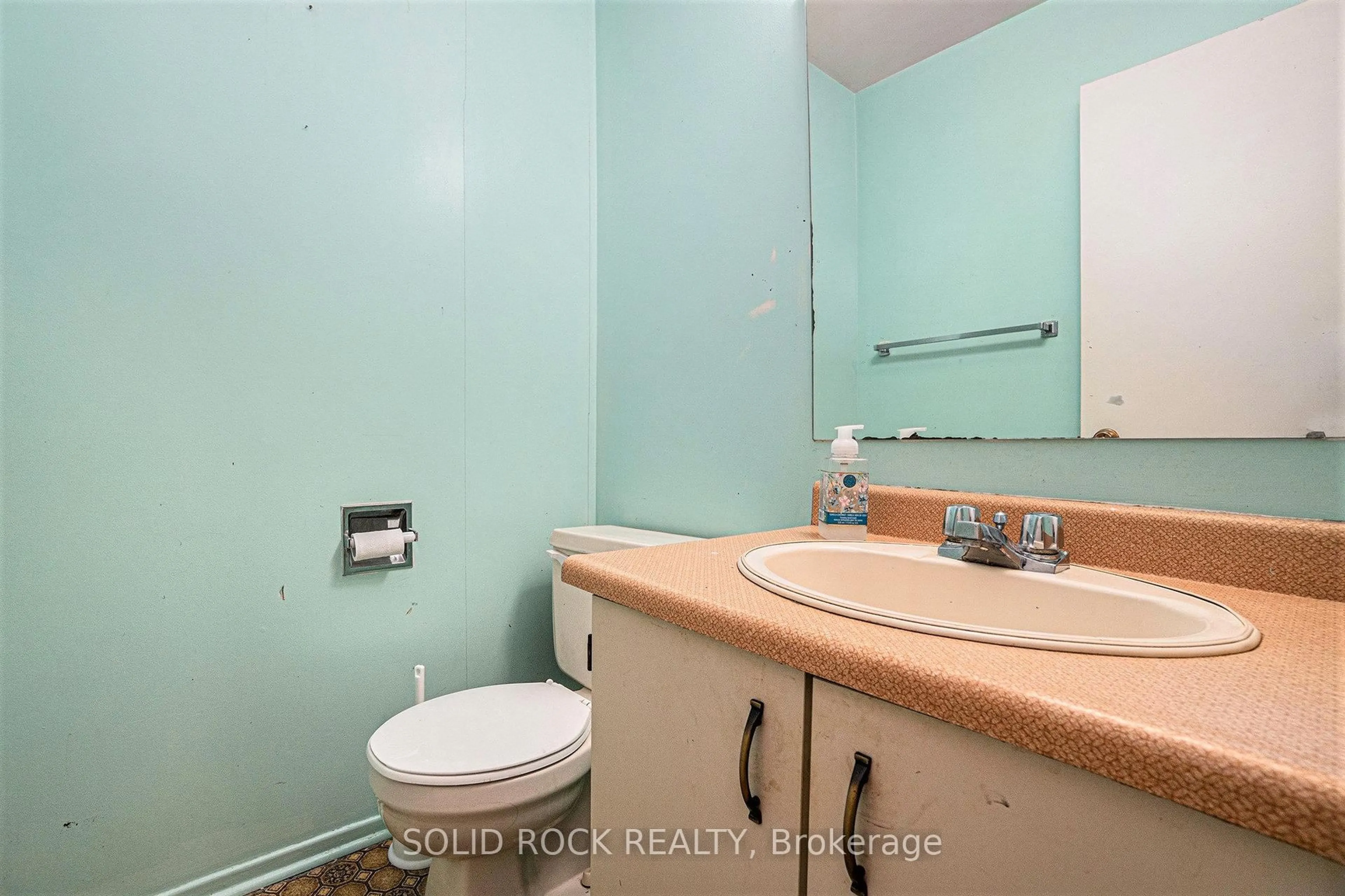 Standard bathroom, unknown for 15 Baneberry Cres #90, Ottawa Ontario K2L 2Y3