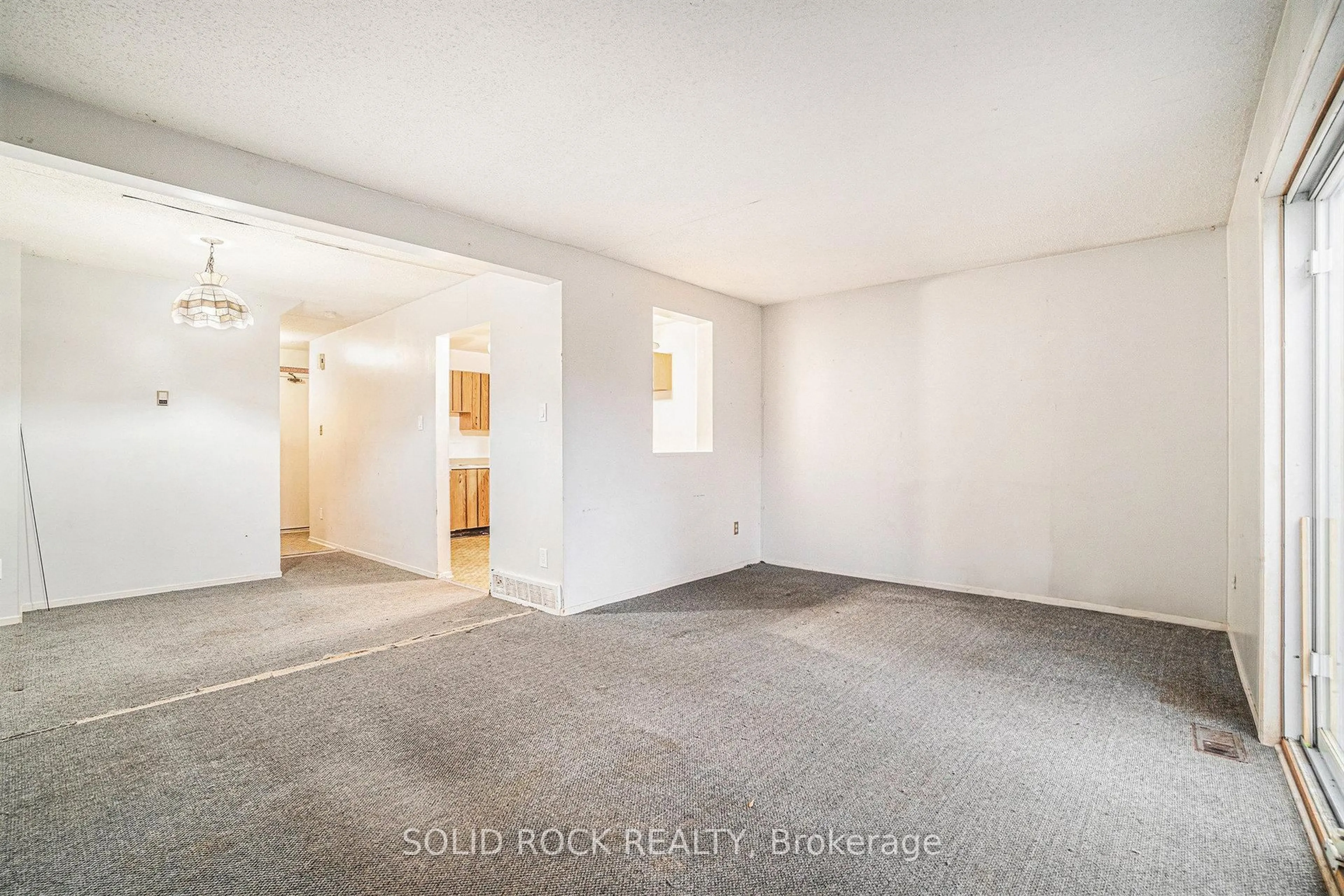 A pic of a room for 15 Baneberry Cres #90, Ottawa Ontario K2L 2Y3