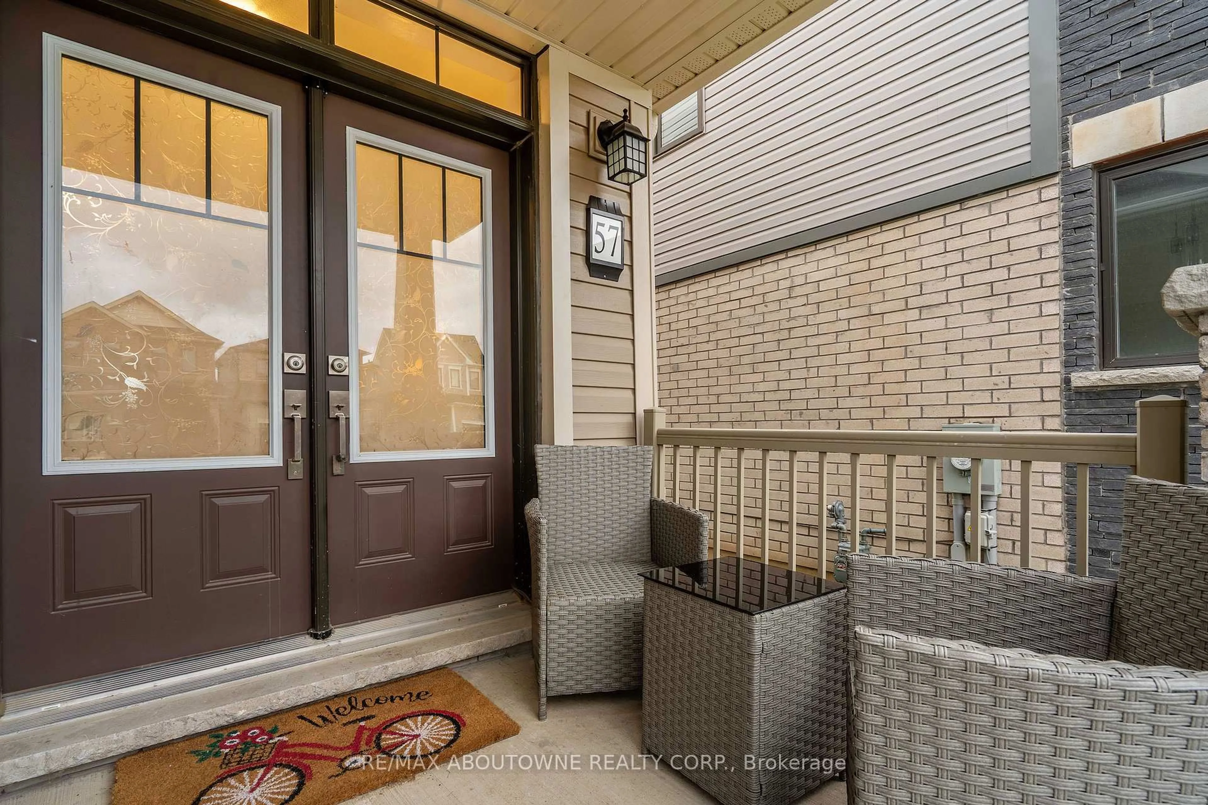 Indoor entryway for 57 Monteith Dr, Brantford Ontario N3T 0W6