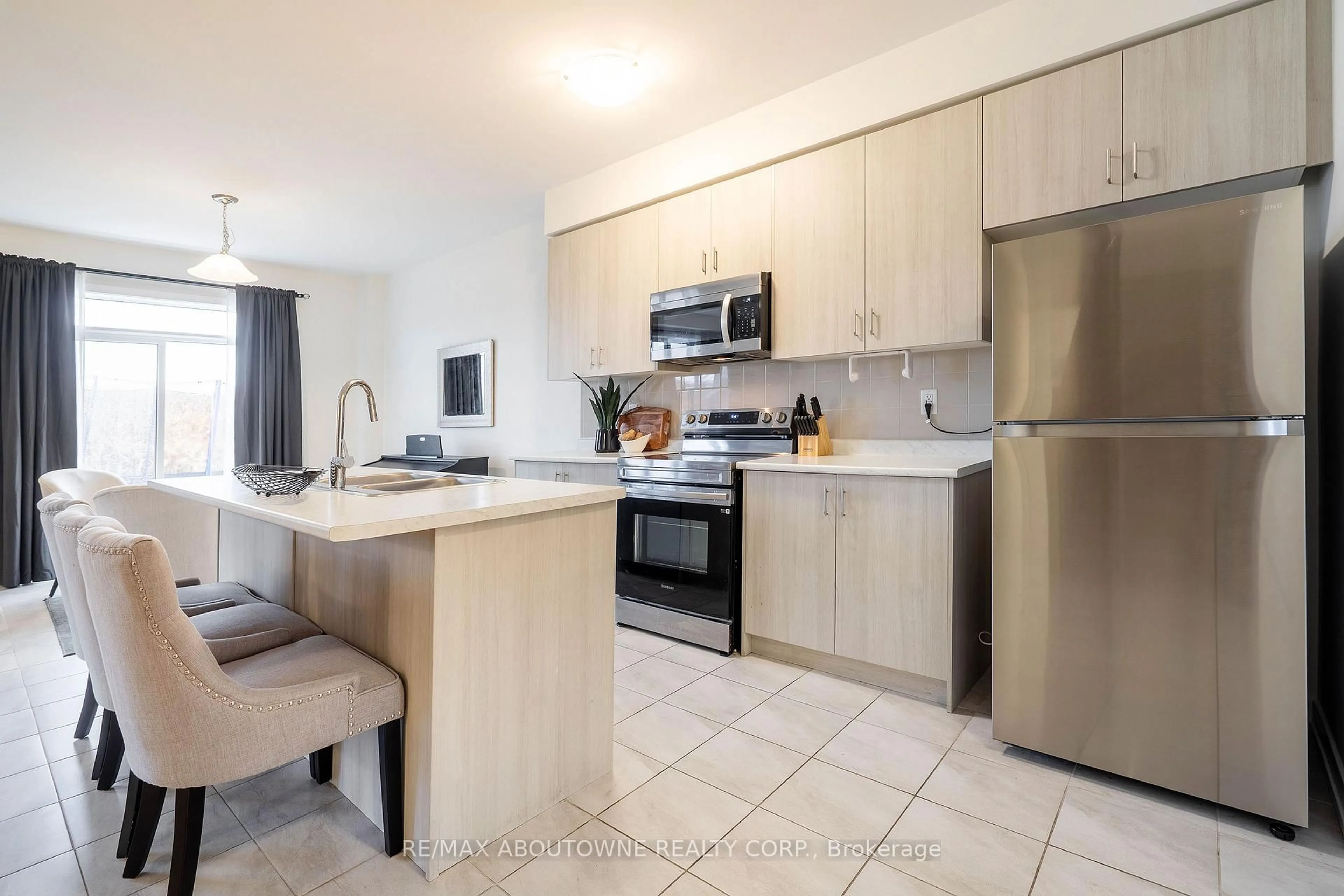 Standard kitchen, ceramic/tile floor for 57 Monteith Dr, Brantford Ontario N3T 0W6