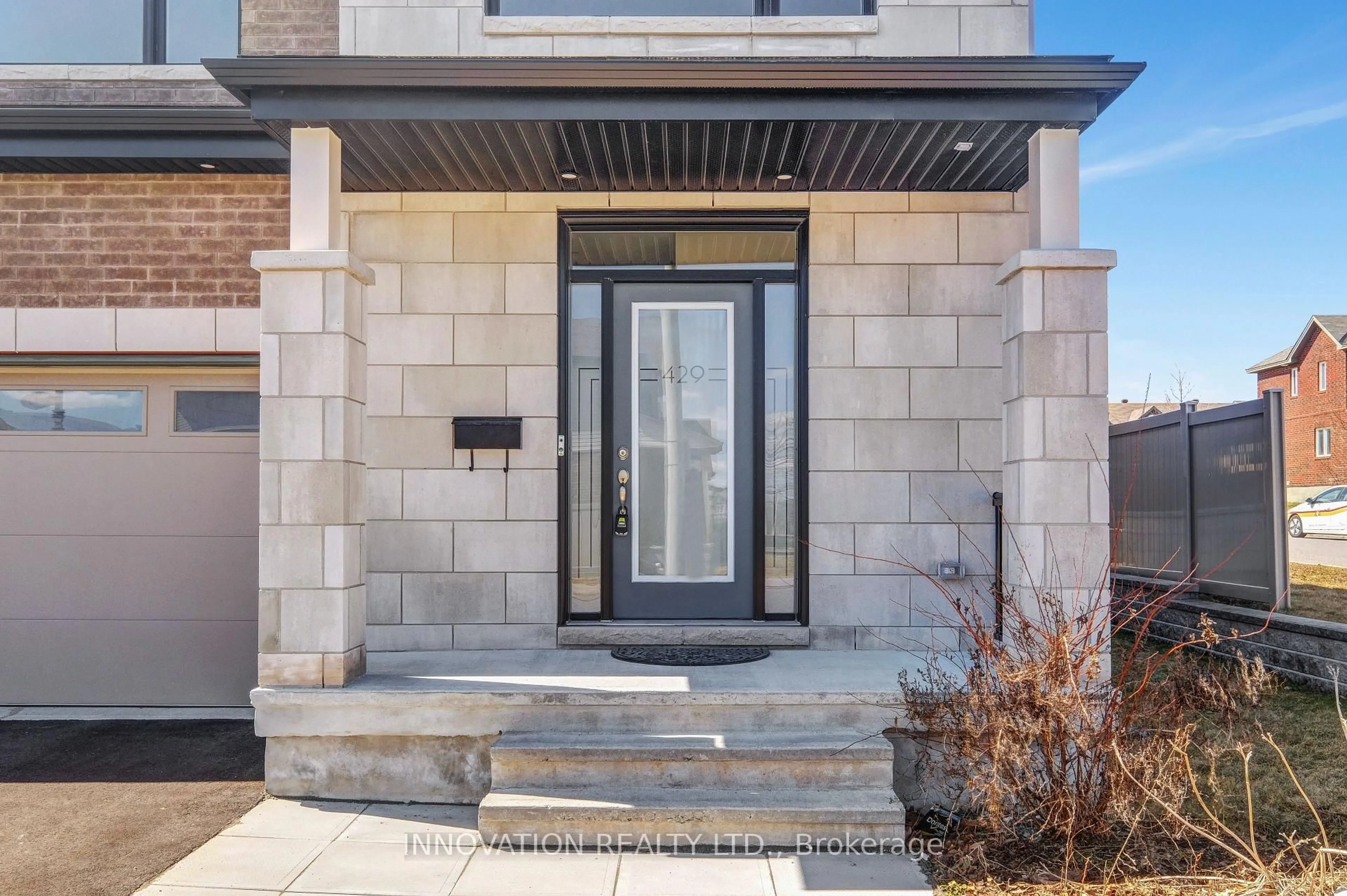 Indoor entryway for 429 Fernside St, Ottawa Ontario K2T 0L2