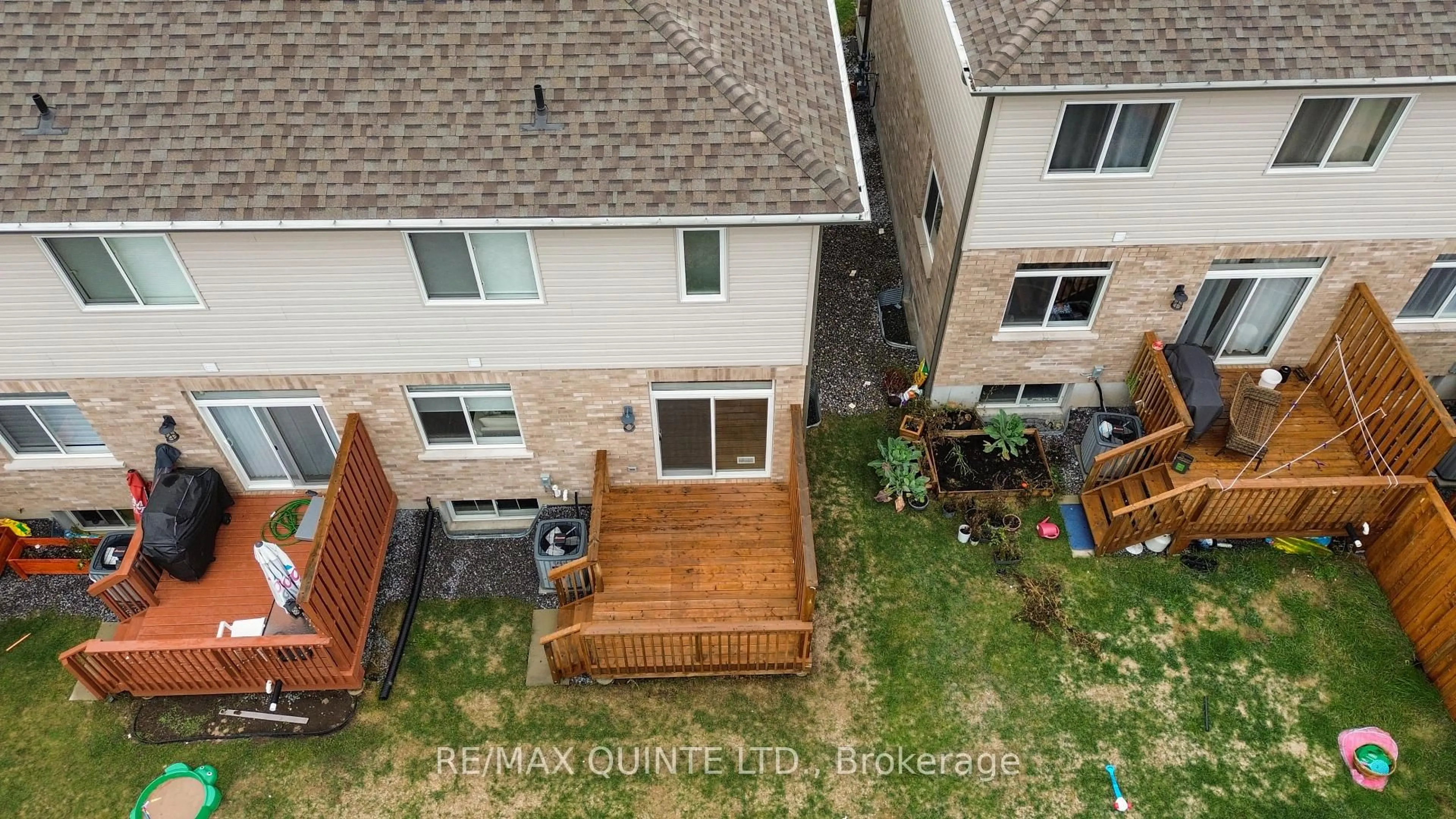 A pic from outside/outdoor area/front of a property/back of a property/a pic from drone, street for 15 Miramichi St, Belleville Ontario K8N 0T3