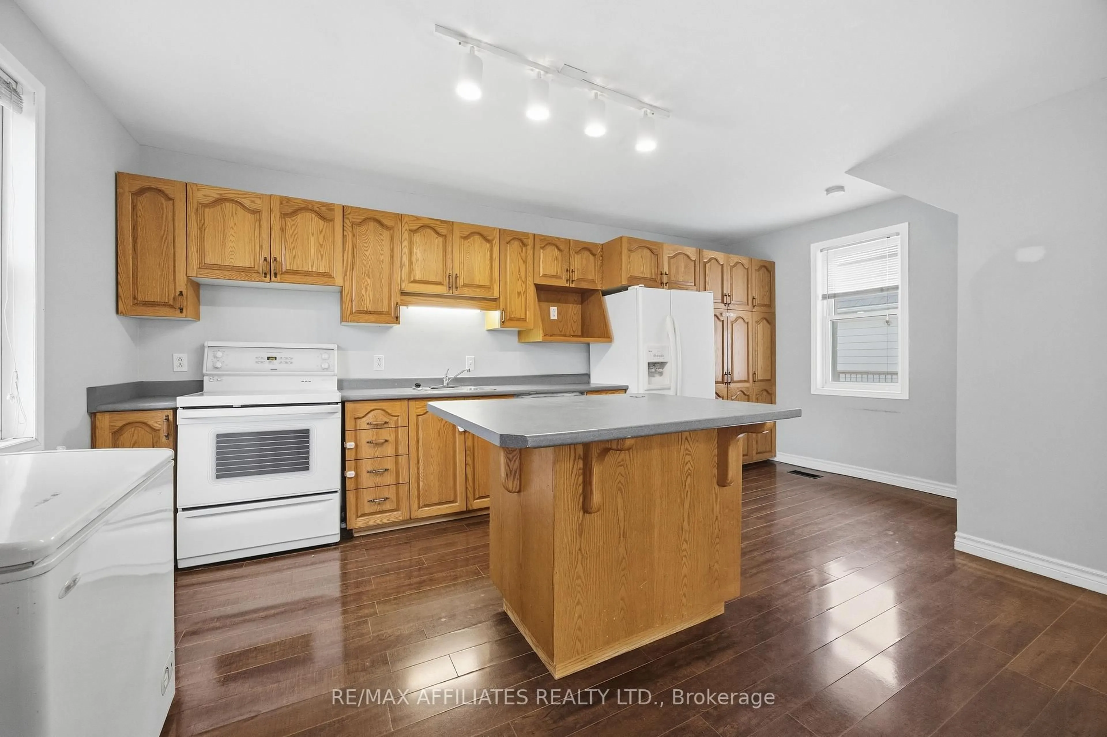 Open concept kitchen, wood/laminate floor for 18 Cockburn St, Perth Ontario K7H 2A9