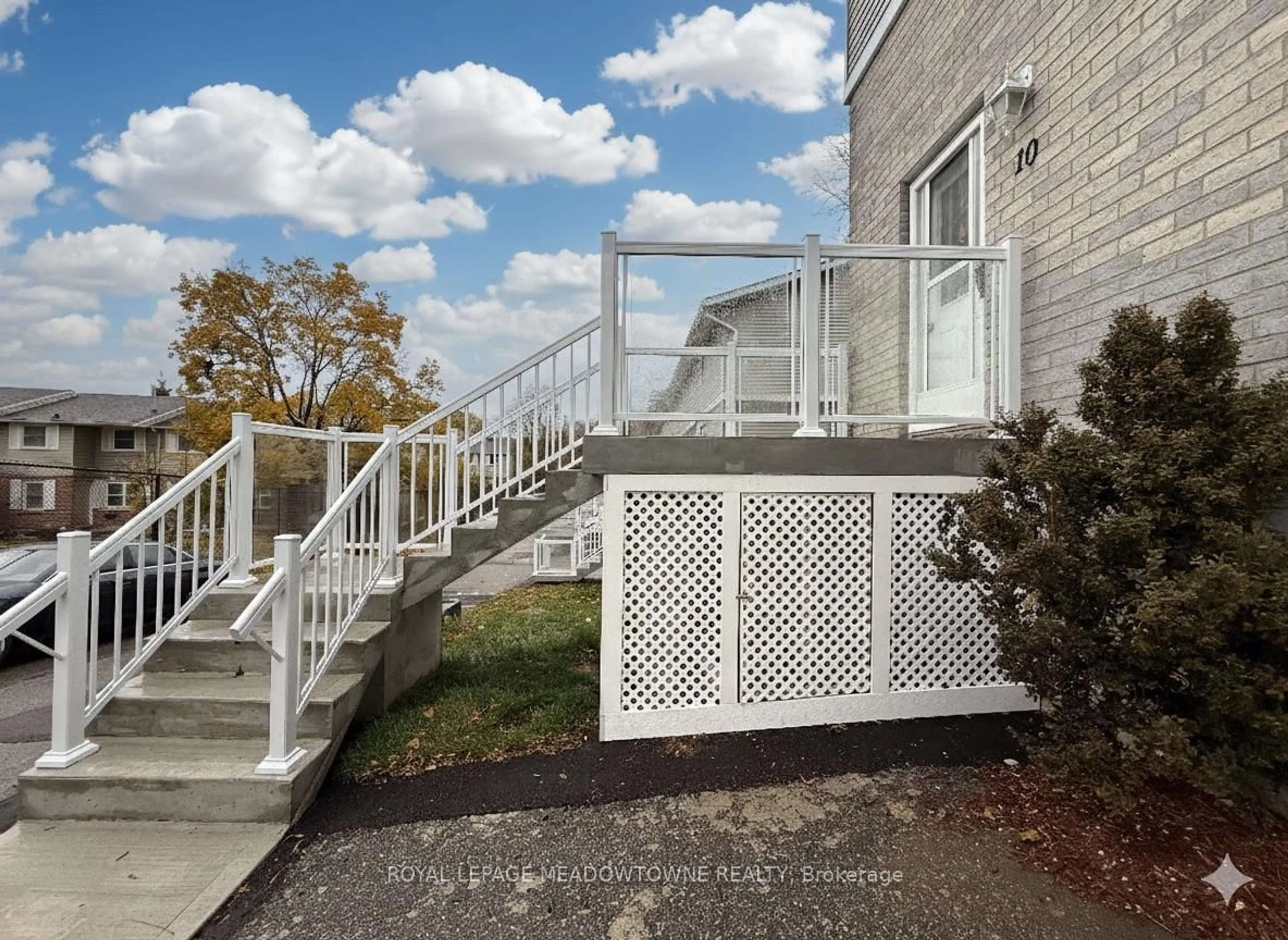 Patio, unknown for 648 Doon Village Rd #10, Kitchener Ontario N2P 1A2