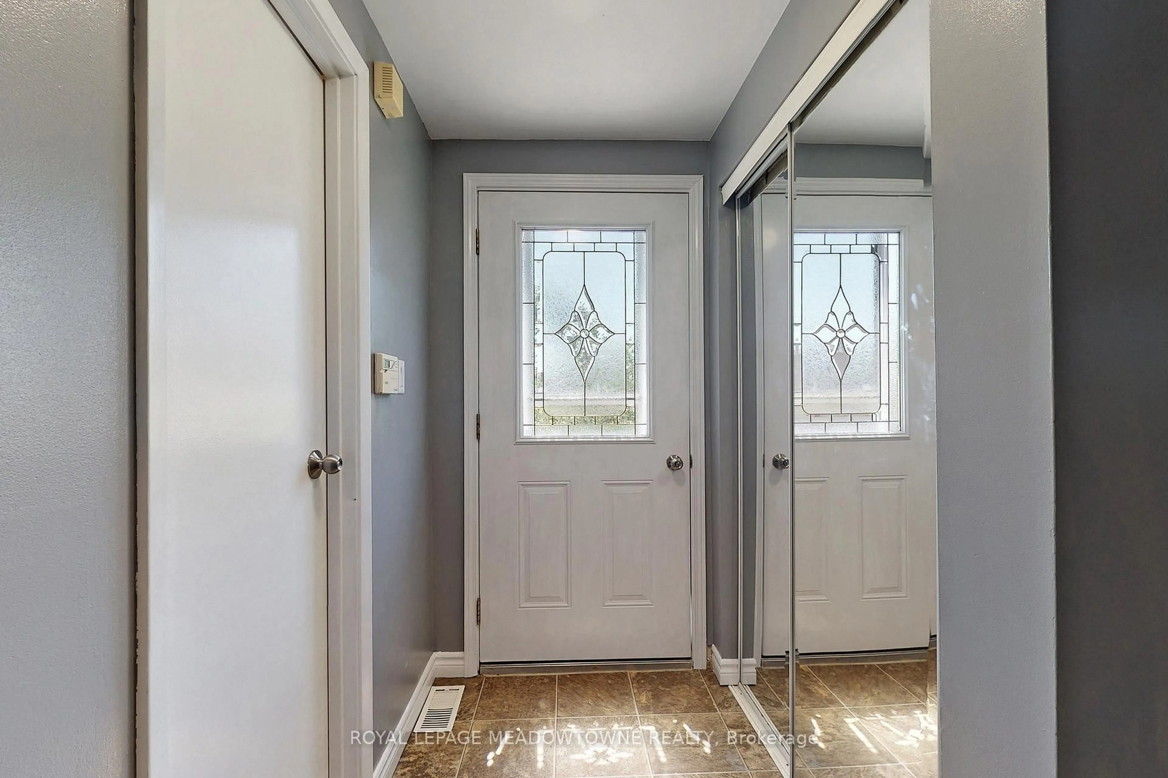 Indoor entryway for 648 Doon Village Rd #10, Kitchener Ontario N2P 1A2