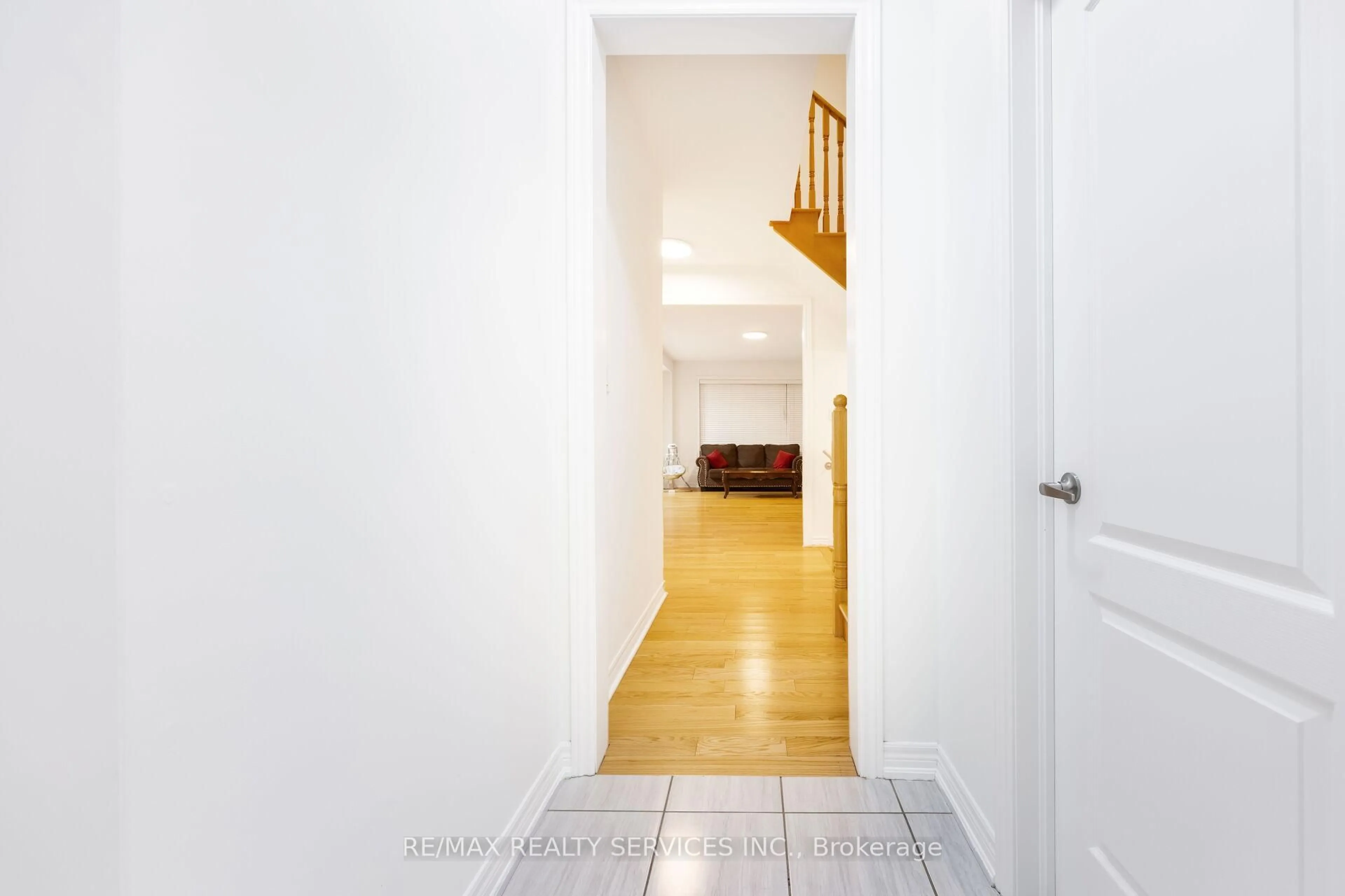 Indoor foyer for 20 Cherry Taylor Ave, Cambridge Ontario N3H 0B5