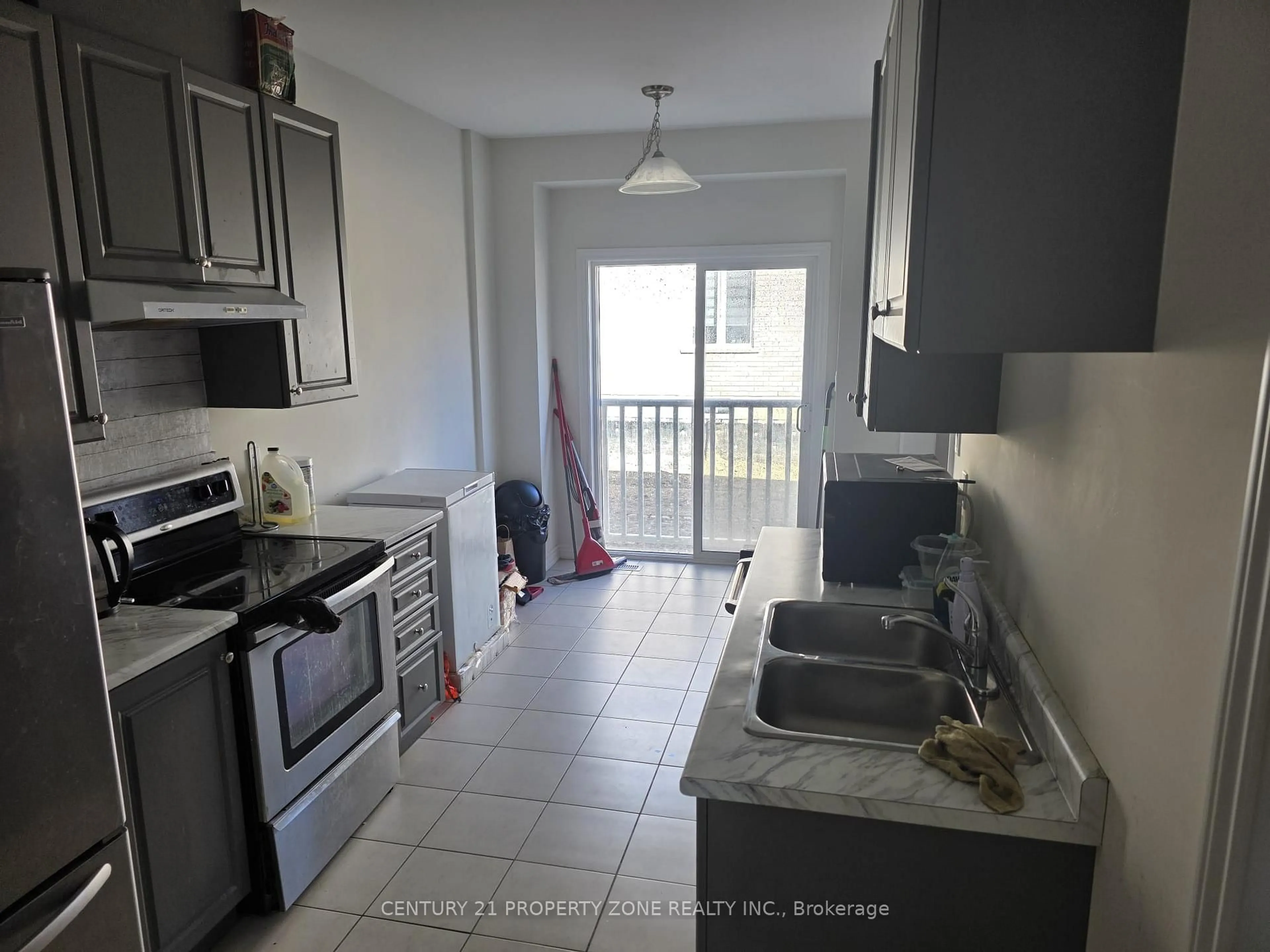 Standard kitchen, unknown for 36 Bruton St, Thorold Ontario L2V 0J6