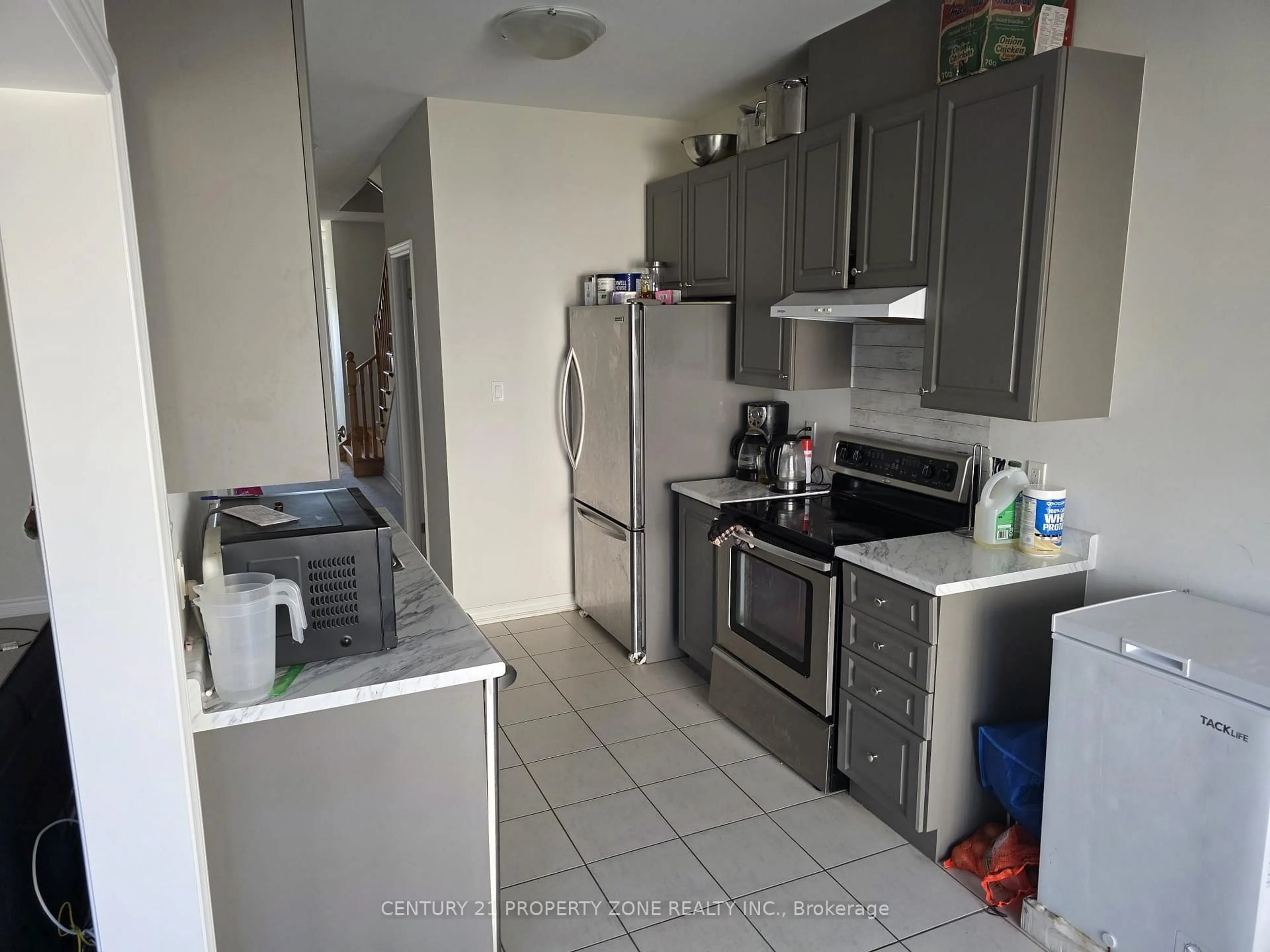 Standard kitchen, unknown for 36 Bruton St, Thorold Ontario L2V 0J6