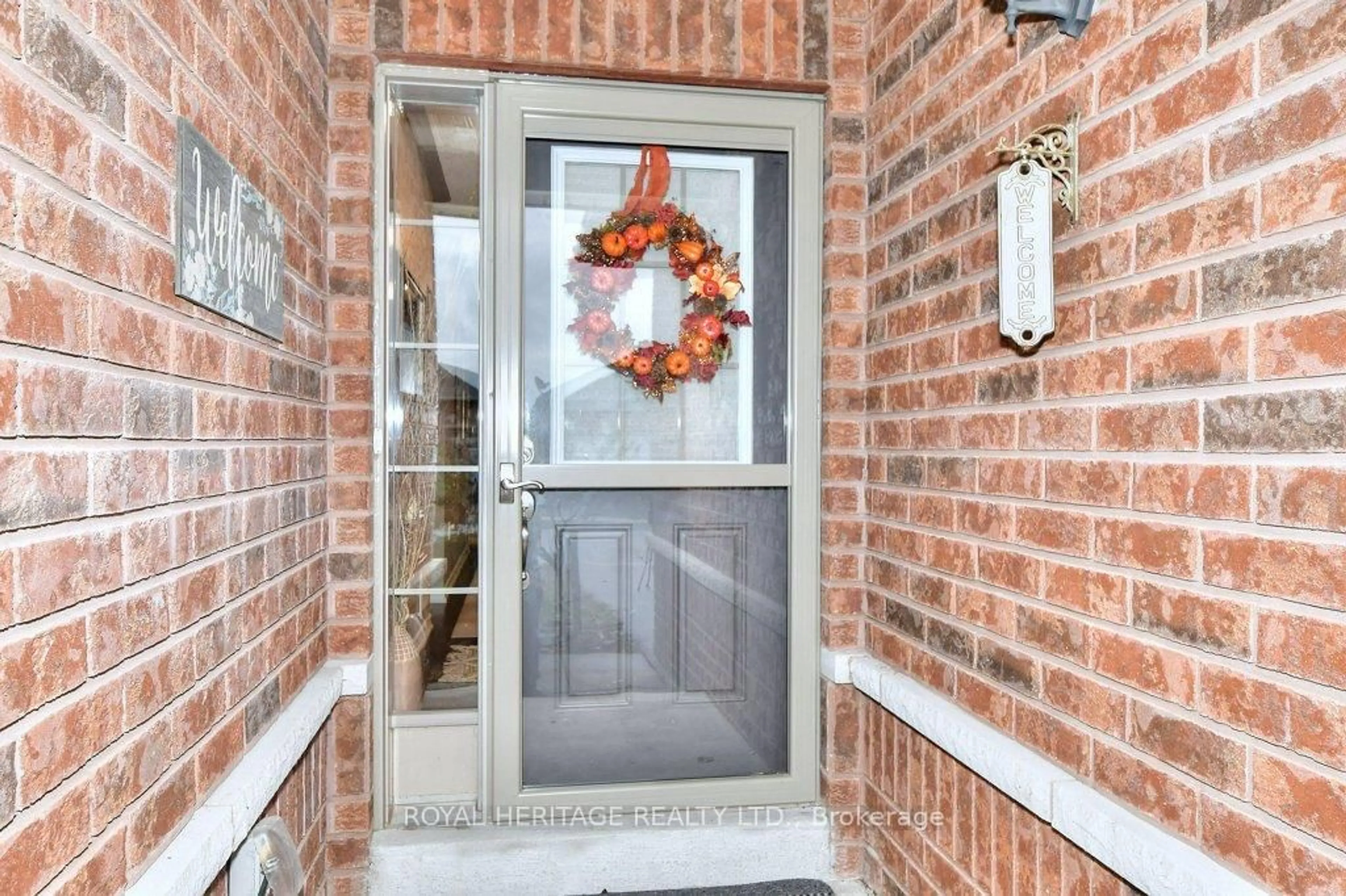 Indoor entryway for 32 White Hart Lane, Trent Hills Ontario K0L 1Y0