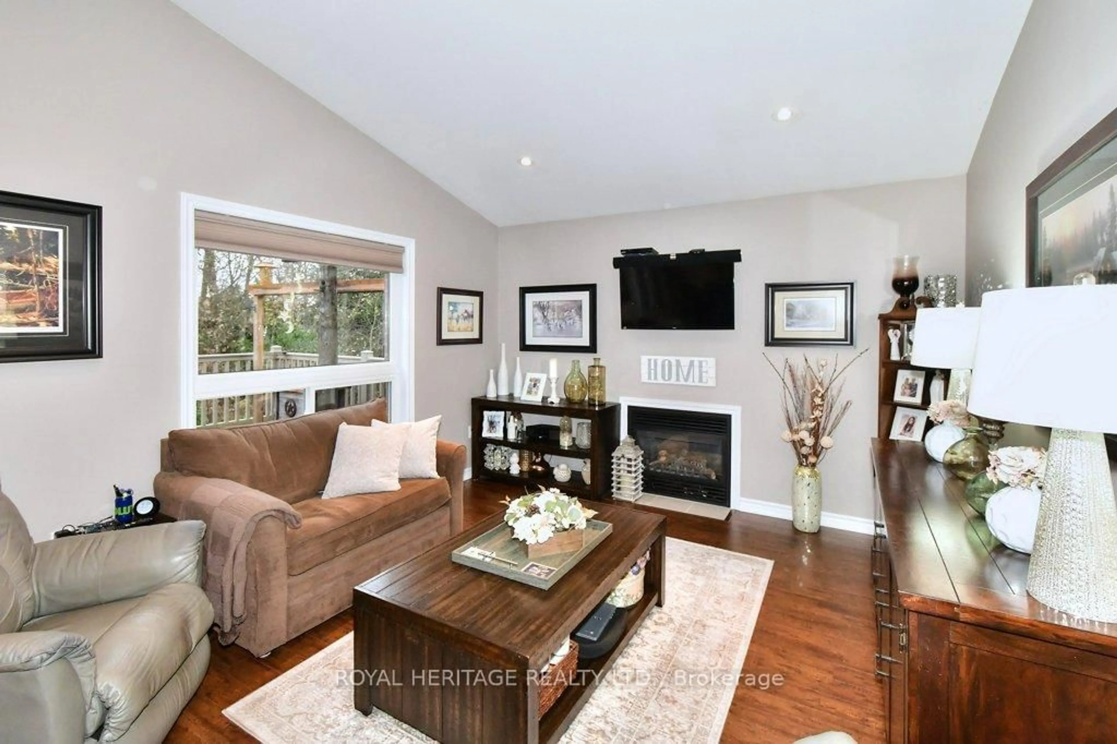 Living room with furniture, wood/laminate floor for 32 White Hart Lane, Trent Hills Ontario K0L 1Y0